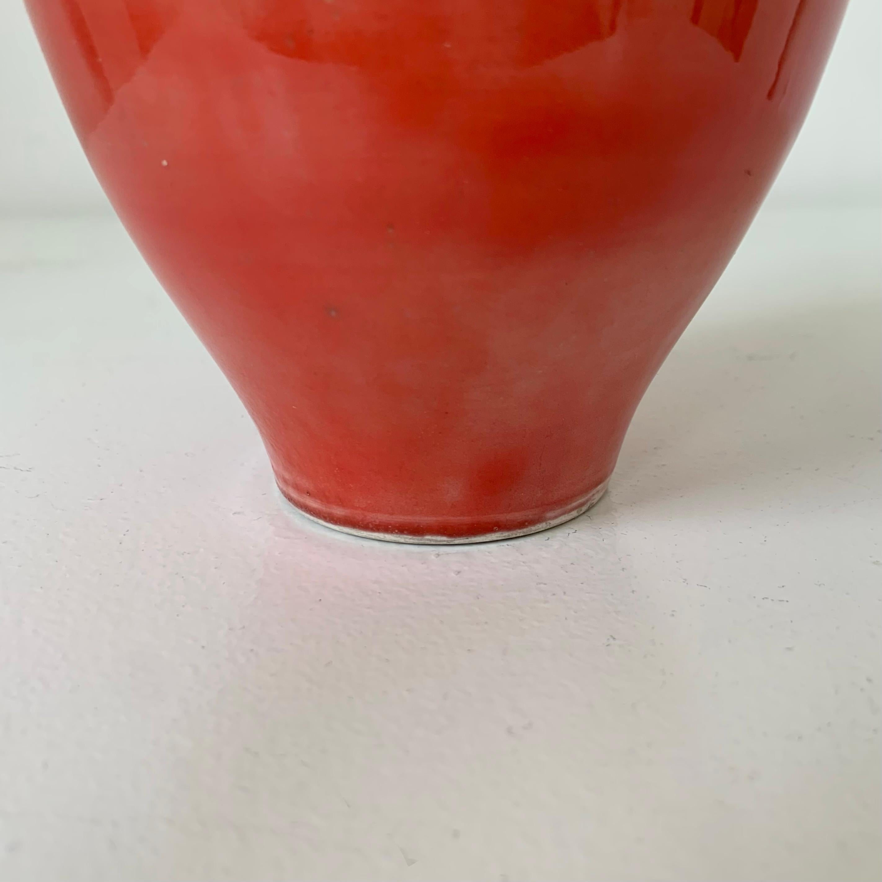 Madoura Red Ceramic Vase, circa 1960, France. im Zustand „Gut“ im Angebot in Brussels, BE