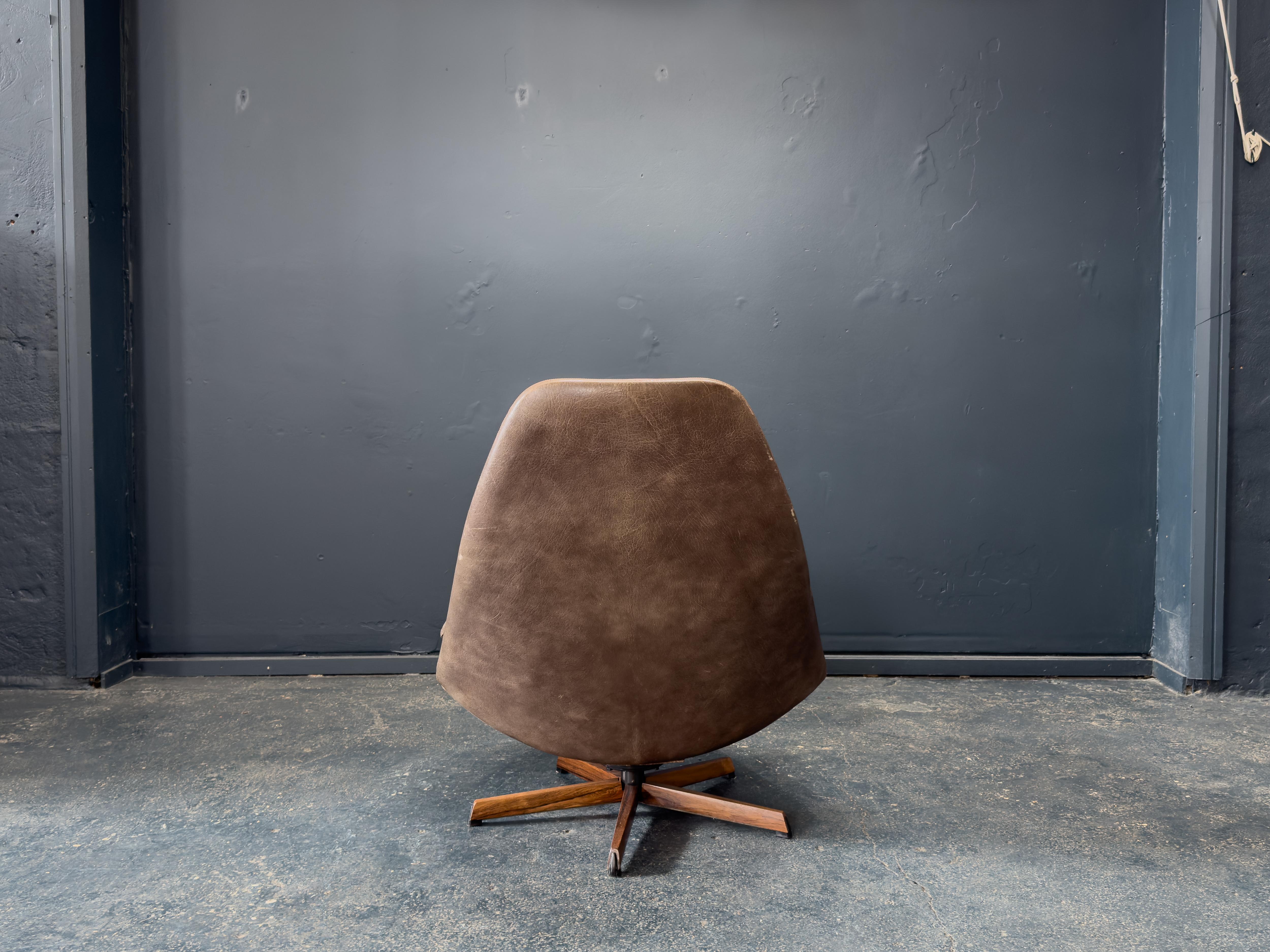 Madsen and Schubell Brown Leather Swivel Chair In Good Condition For Sale In London, GB