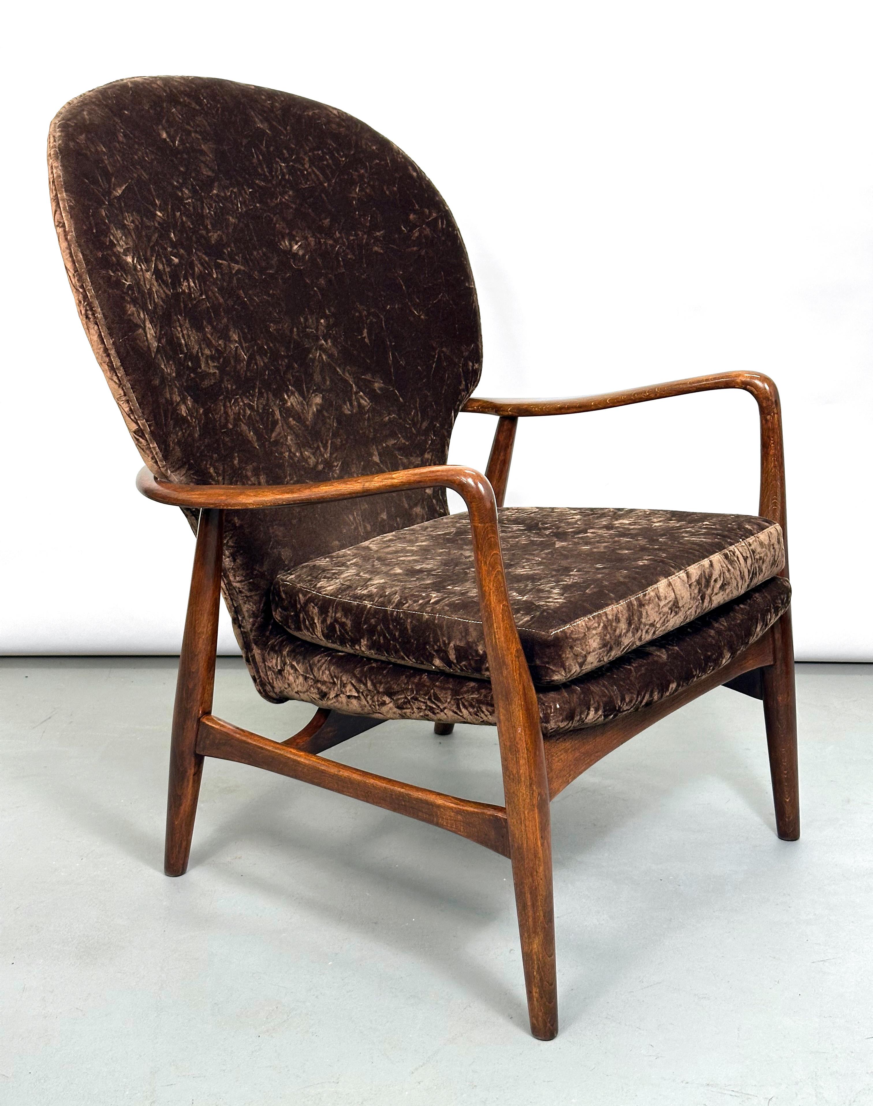 Madsen and Schubell Lounge Chair and Ottoman in Walnut, Denmark 1950s For Sale 4