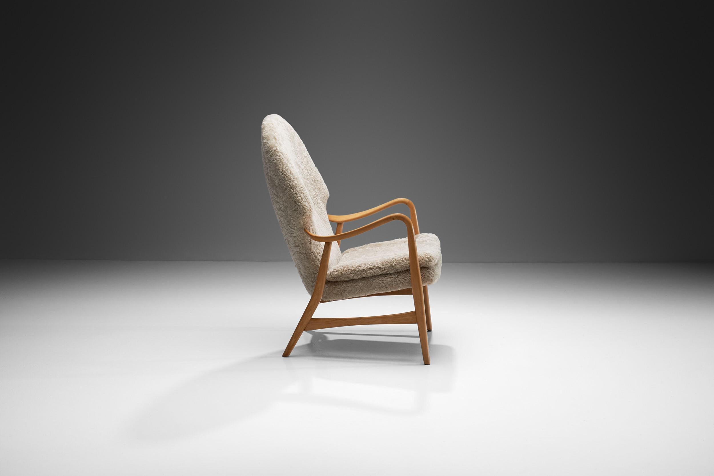 Madsen & Schubell Highback Chair in Sheepskin, Denmark 1950s In Good Condition For Sale In Utrecht, NL