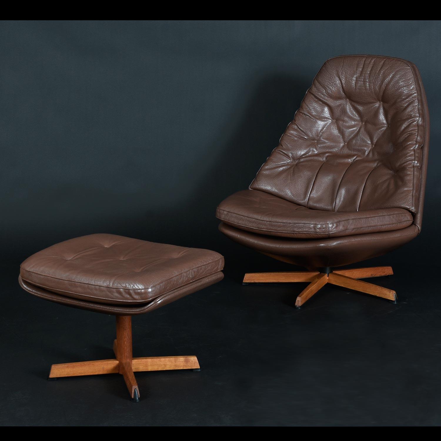 Late 20th Century Madsen & Schubell MS68 Leather and Teak Danish Swivel Recliner Lounge Chair