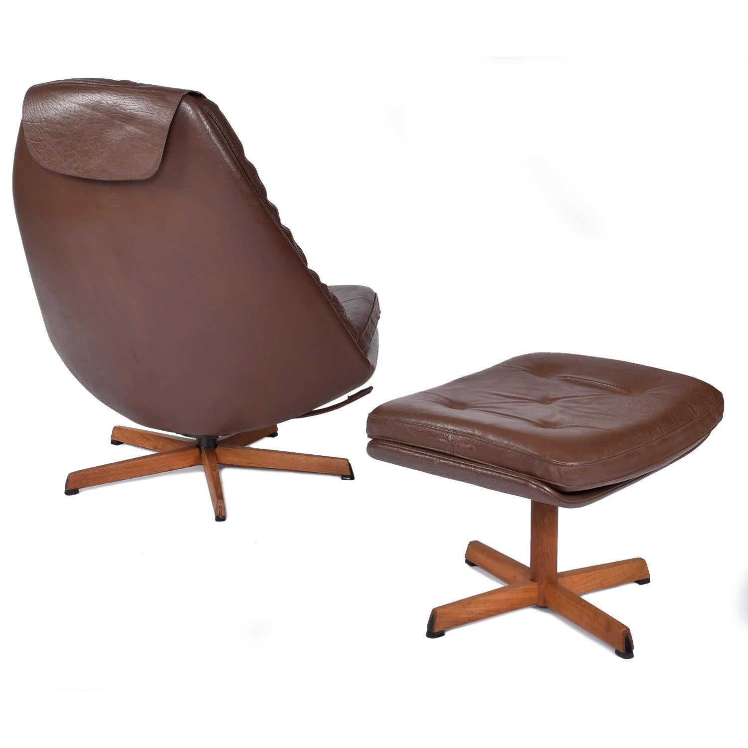 Madsen & Schubell MS68 Leather and Teak Danish Swivel Recliner Lounge Chair In Excellent Condition In Chattanooga, TN