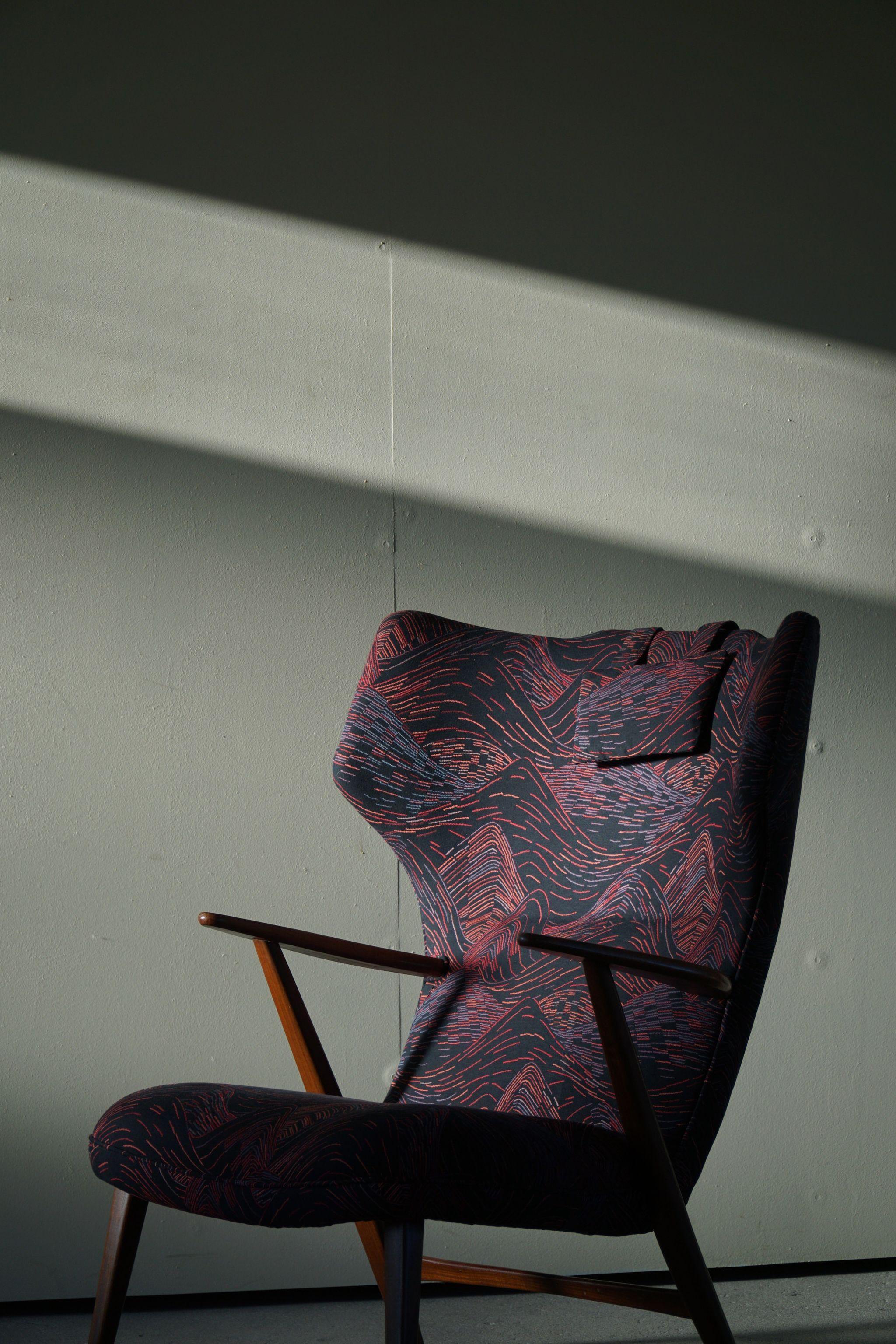 Madsen & Schubell, Silla y taburete Wingback en madera de teca, retapizados, años 50 Moderno de mediados de siglo en venta