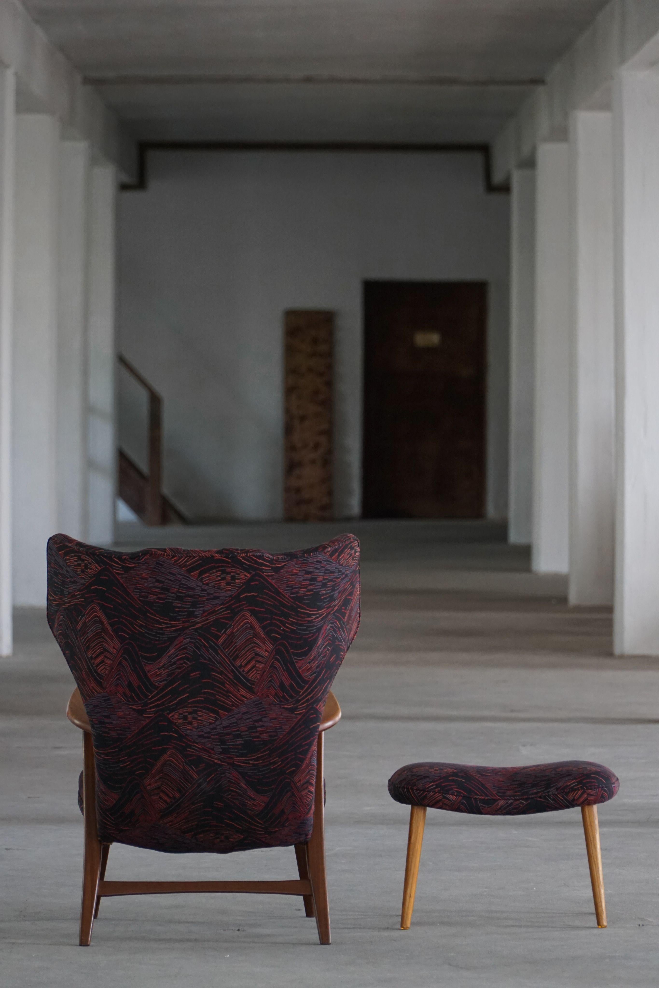 Madsen & Schubell, Ohrensessel und Hocker aus Teakholz, neu gepolstert, 1950er Jahre im Zustand „Gut“ im Angebot in Odense, DK