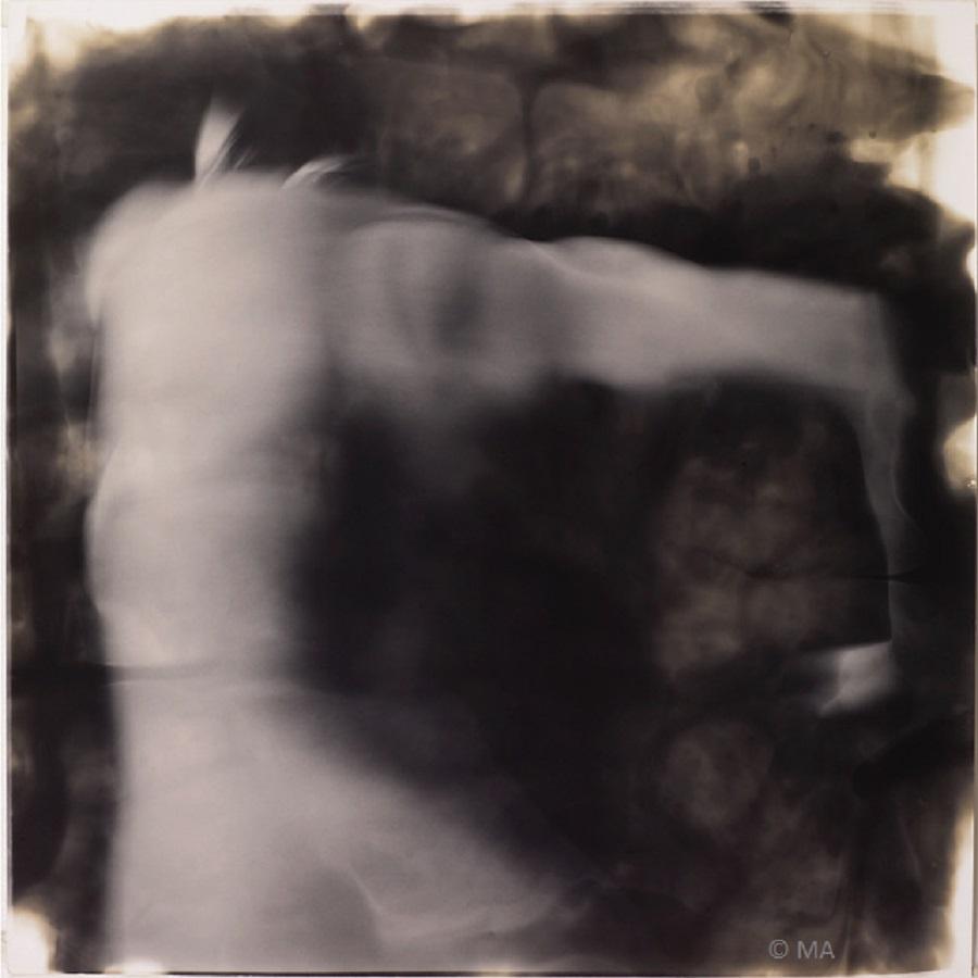 22x22 in. Photographie d'art abstraite contemporaine nue -  Nus n. 3, Femme, Corps - Noir Black and White Photograph par MAE Curates
