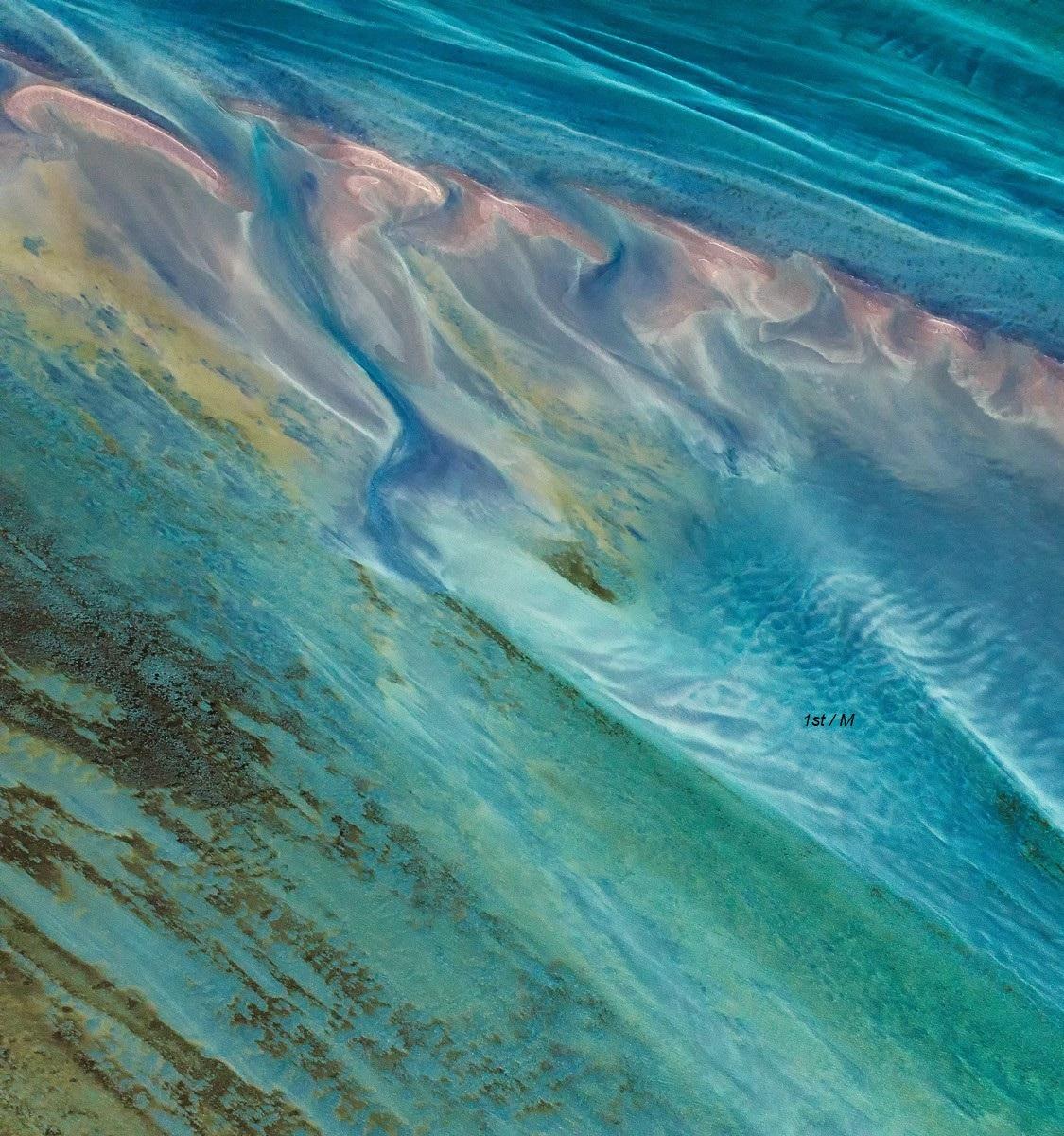 MAE Curates Abstract Photograph – 40x40in. Luftaufnahme von Erde, Land, Meer und Meer –  Sea F11, ungerahmter Druck