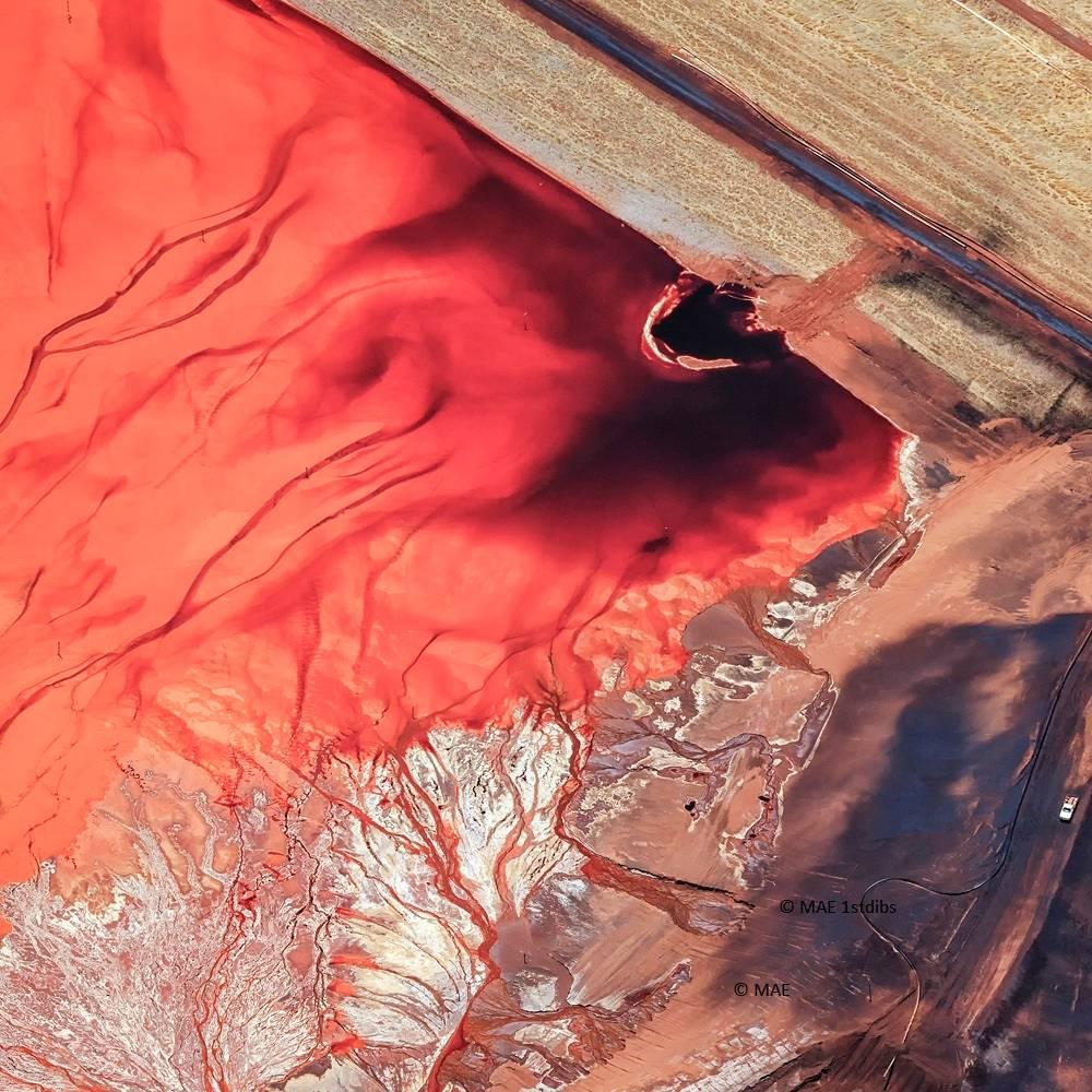 Photographie aérienne de la terre, de la terre et de la mer - BT 03 - Orange Landscape Photograph par MAE Curates