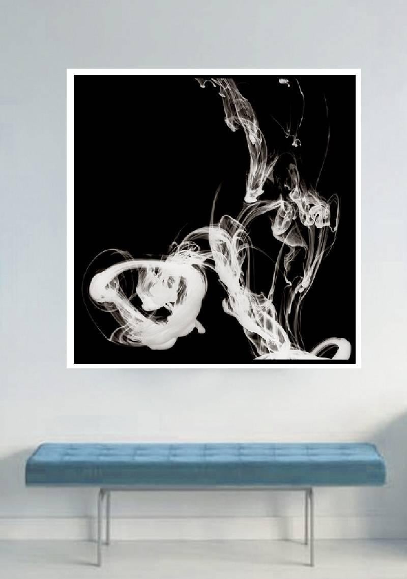Esto forma parte de una serie de fotografías de arte abstracto. Esta serie de sensuales anillos fluidos evoca una elegancia atemporal.  Los patrones estéticos evolucionan a partir de los fluidos en movimiento. 

Puede combinarse con otras piezas