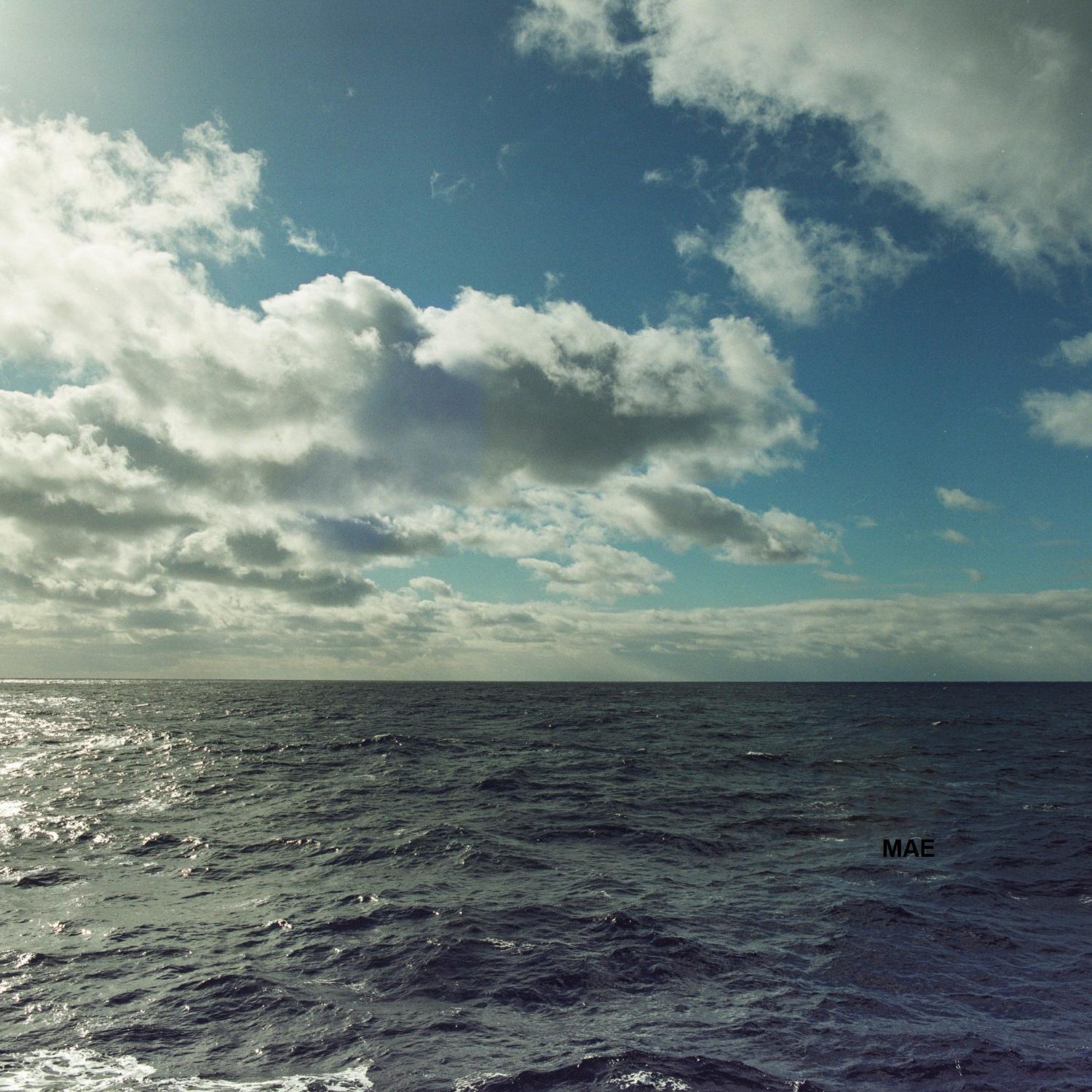 MAE Curates Landscape Photograph – Atlantic Ocean Series - Goth #7 - Landschaft Wasser Natur Himmel - ungerahmt