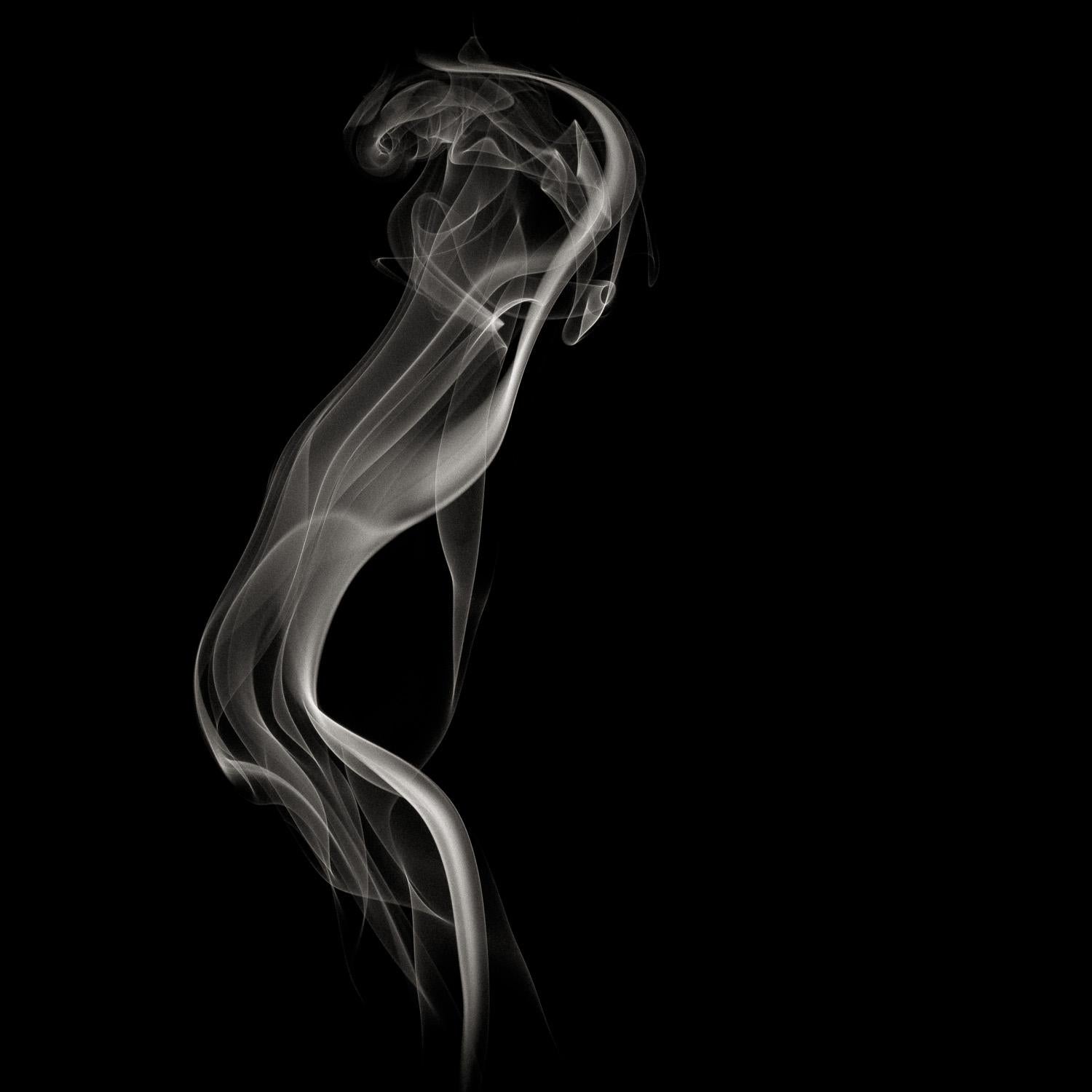 Smoky Light Play Abstract Photography - black and white series en venta 4