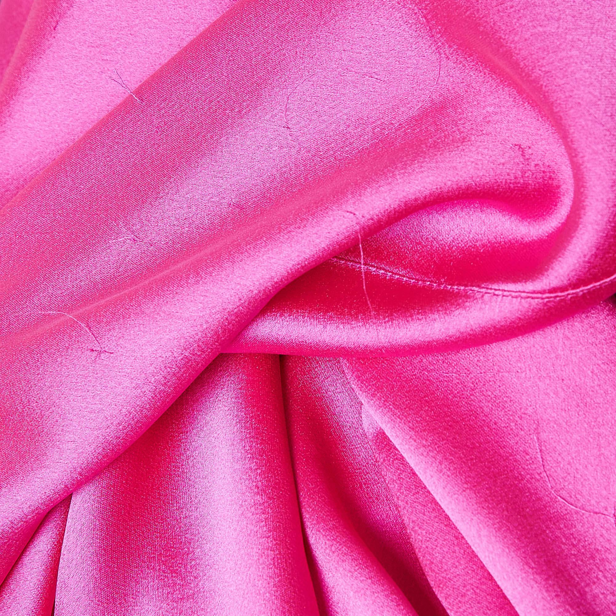 M.A.E Rosa Satin und Chiffon gerafftes Generationskleid mit Cape S (Pink) im Angebot