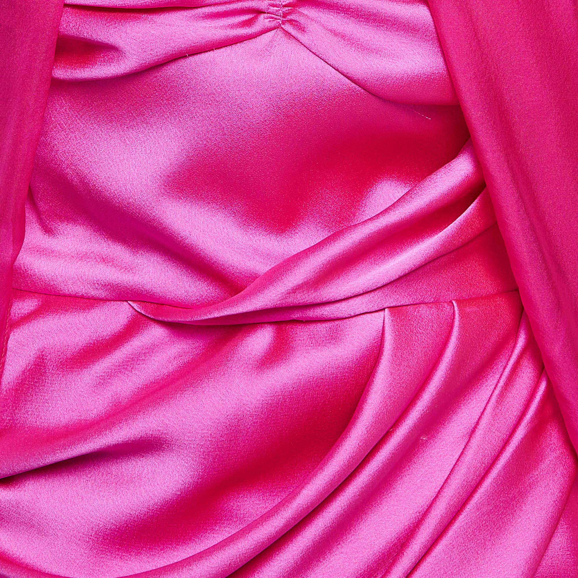 M.A.E Rosa Satin und Chiffon gerafftes Generationskleid mit Cape S im Angebot 2