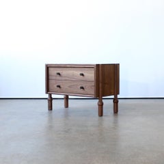 Mae Nachttisch und Beistelltisch aus Massivholz von Crump and Kwash