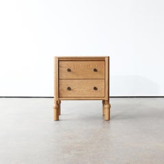 Table de nuit et table d'appoint Mae en bois massif par Crump and Kwash