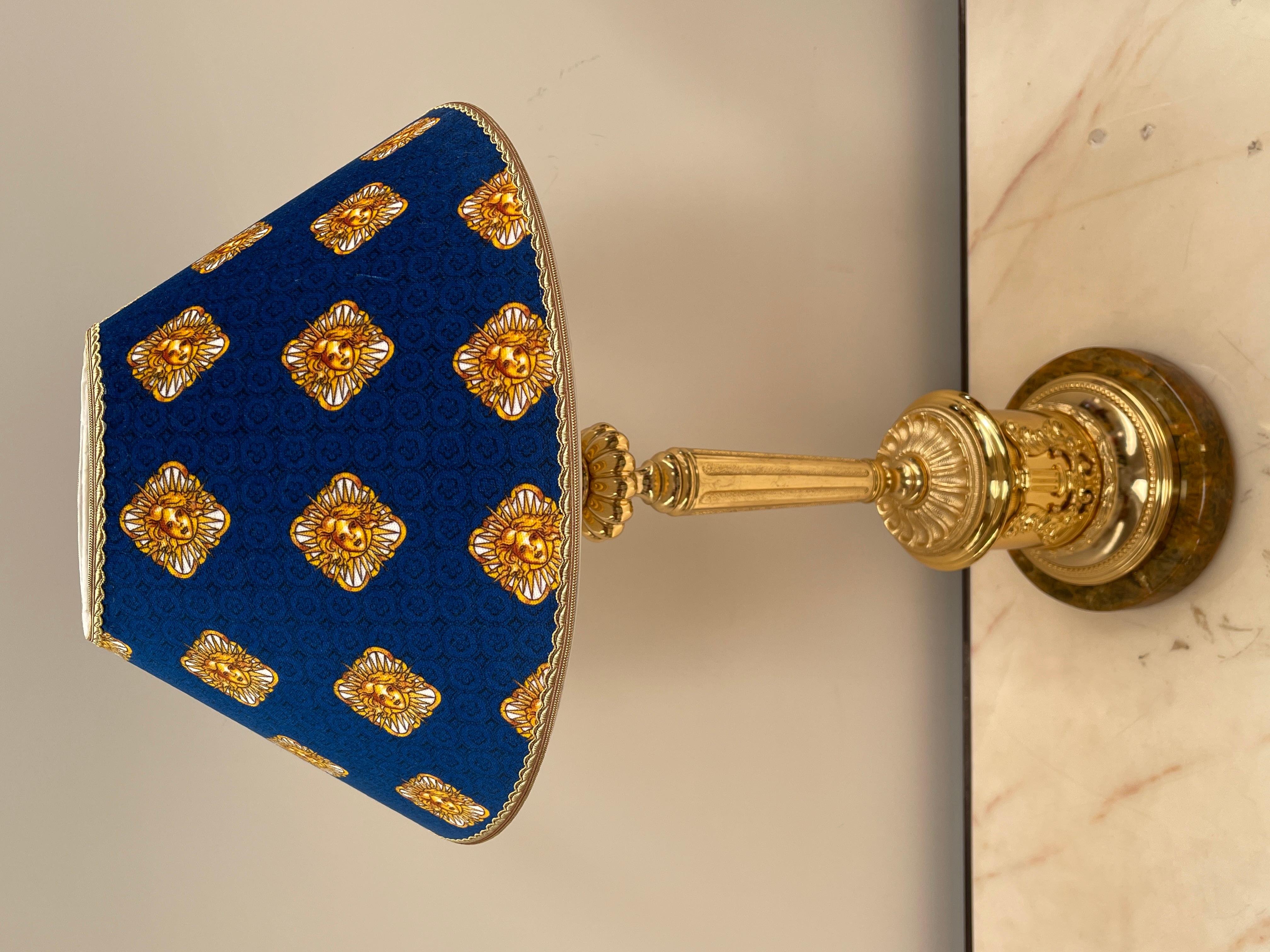 Fatto a mano Maestosa lampada da tavolo versailles in bronzo e marmo, XX secolo in vendita