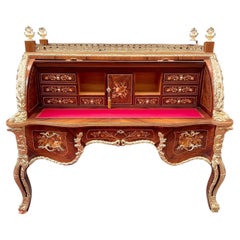 Bureau majestueux  Style Louis XV - France