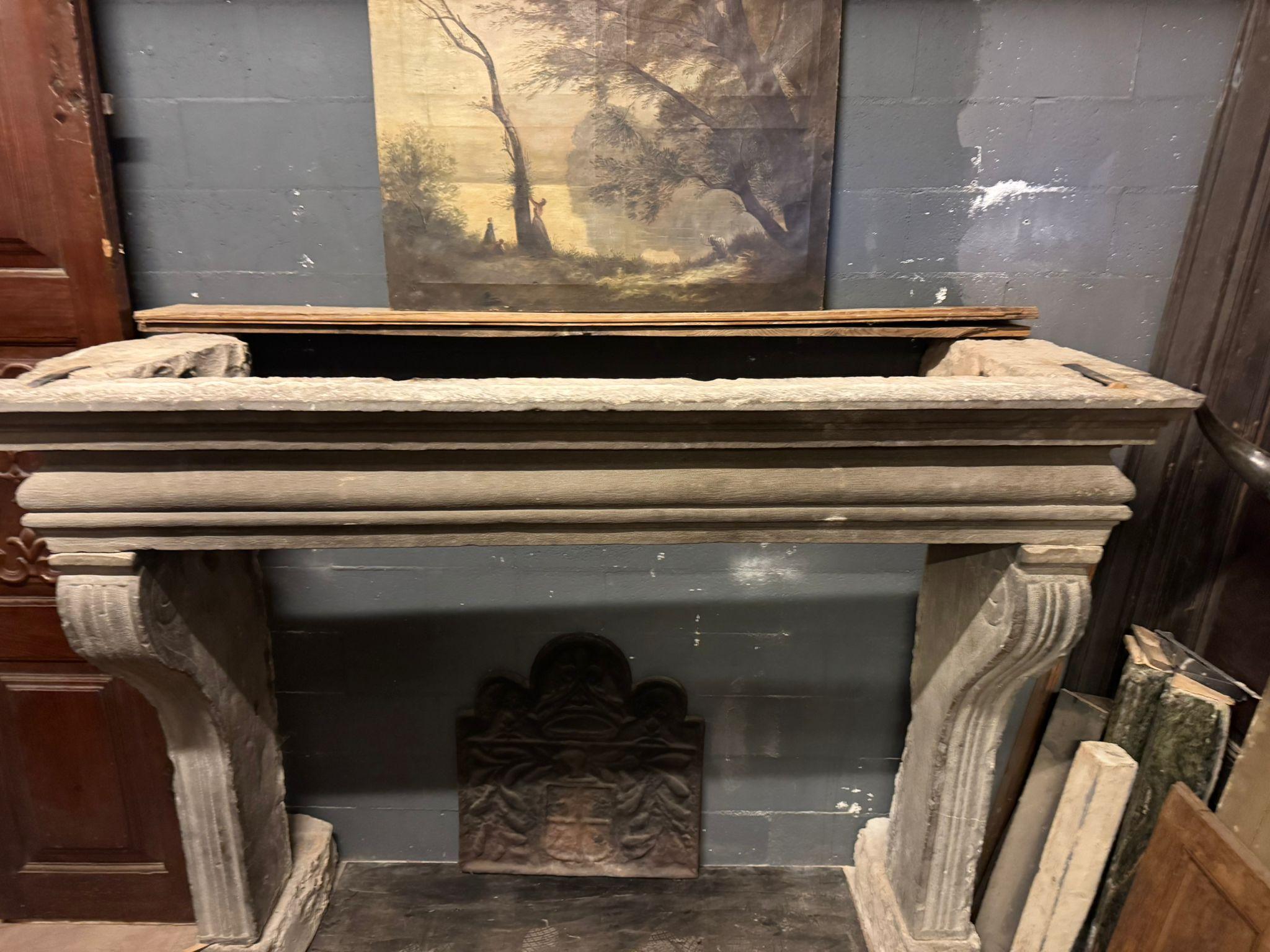Majestic and large chimney mantle  in pietra Serena, italy For Sale 6