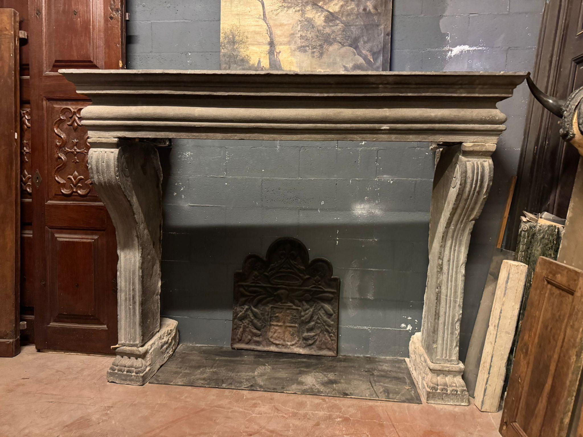 Majestic and large chimney mantle  in pietra Serena, italy For Sale 7