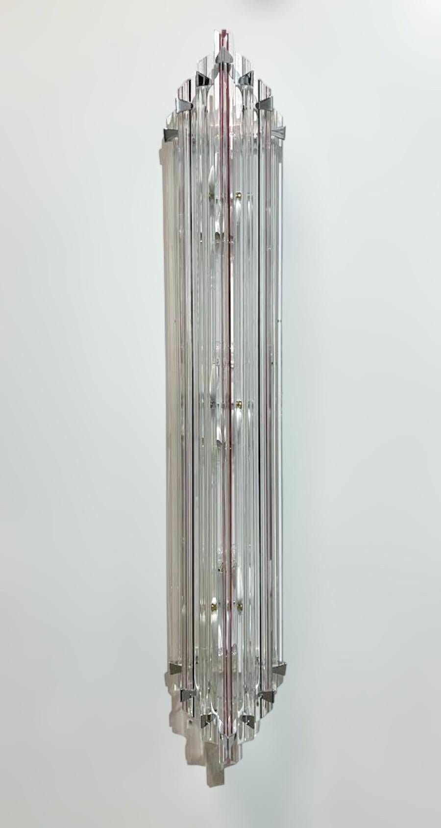 Italian wall light with clear crystals individually hand blown with red stripes and cut to three points in Triedri technique, mounted on chrome hardware and white metal back plate / Designed by Fabio Bergomi for Fabio Ltd / Made in Italy.
6 lights /