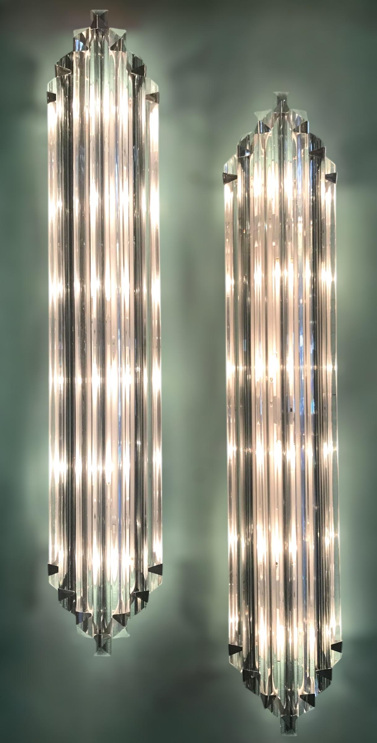 Italian wall light with clear crystals individually hand blown with smoky stripes and cut to three points in Triedri technique, mounted on chrome hardware and white metal back plate / Designed by Fabio Bergomi for Fabio Ltd / Made in Italy.
6 lights