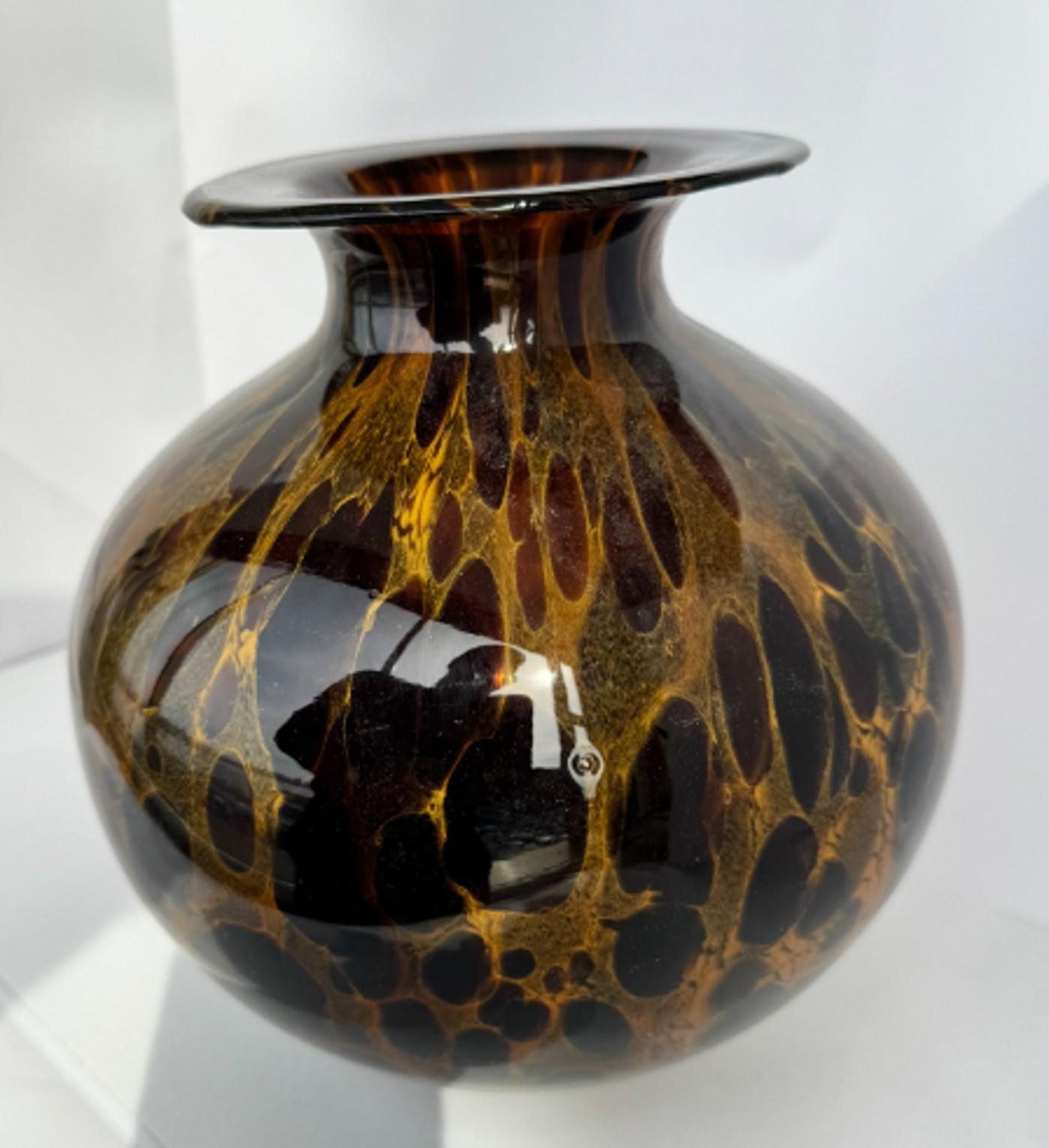 20th Century Maestri Vetrai Tortoiseshell Pattern Murano Glass Vase