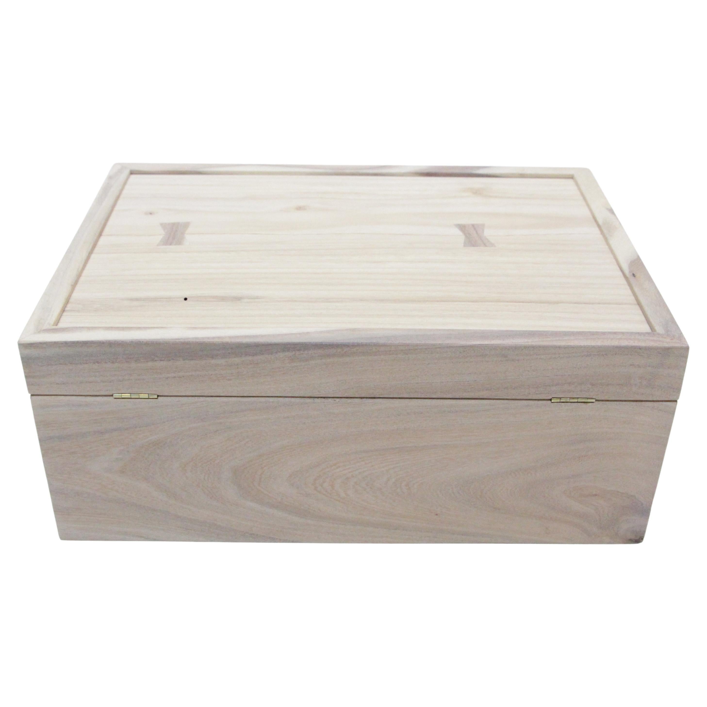 Dekorative Kasten oder Zigarrenbox „Maestro“ aus chinesischem Mesquite mit Deckel (Holzarbeit) im Angebot