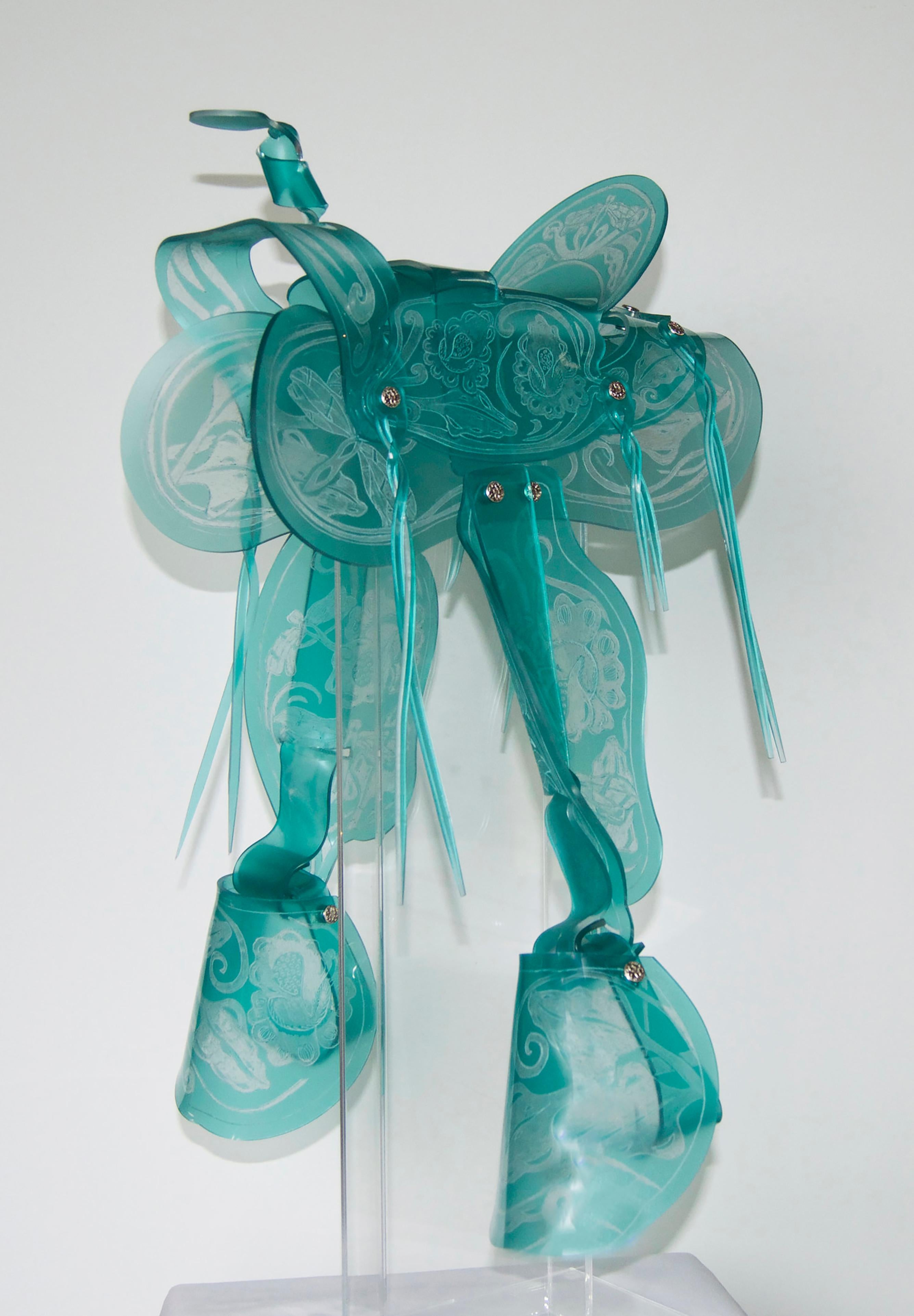 Figurative Sculpture Maeve Eichelberger - "Turquoise" -  Encres UV imprimées sur acrylique formées à la main  & gravé 