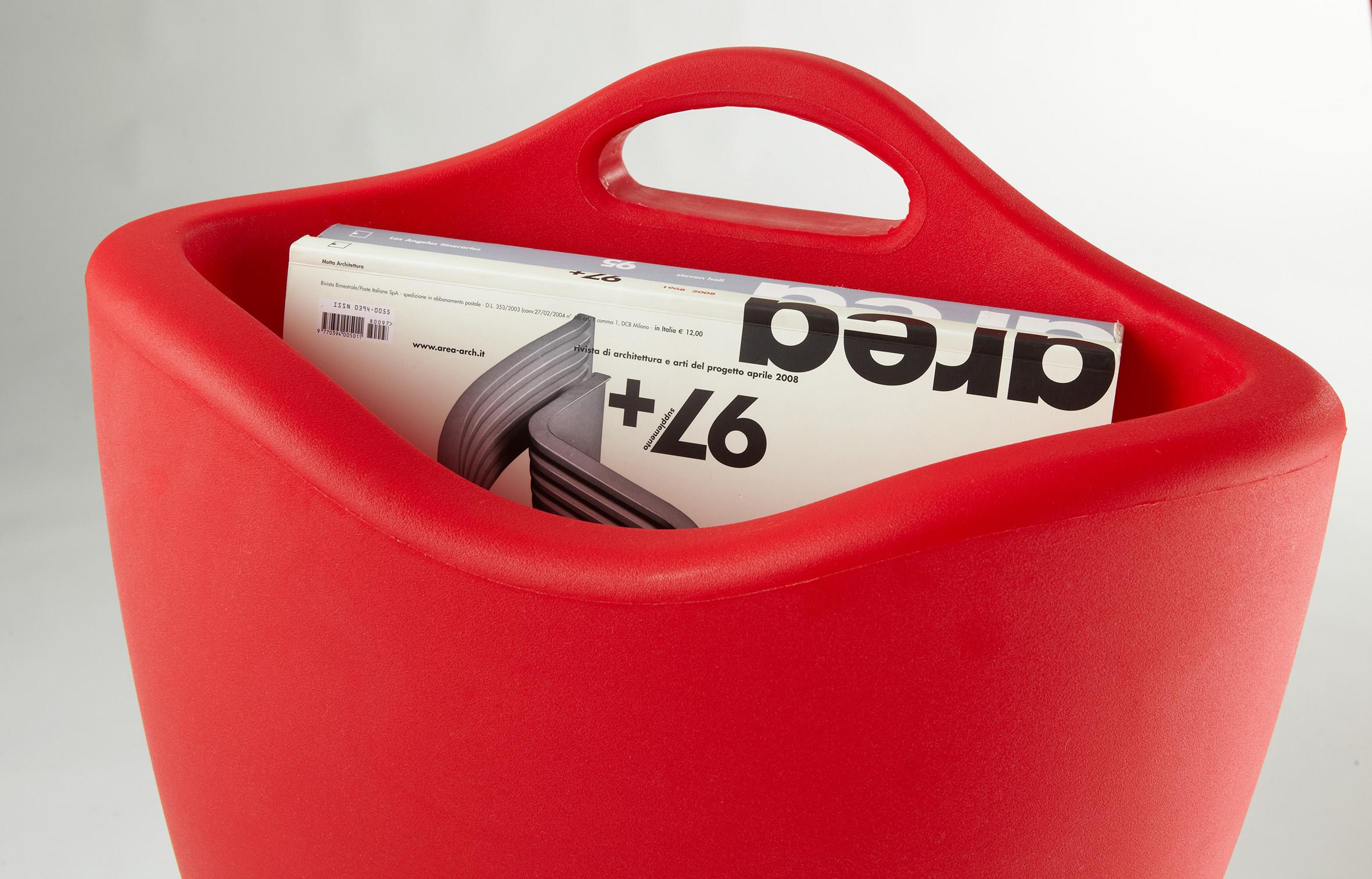 Italiano Portariviste Mag Flame Red di Eli Jacobson in vendita