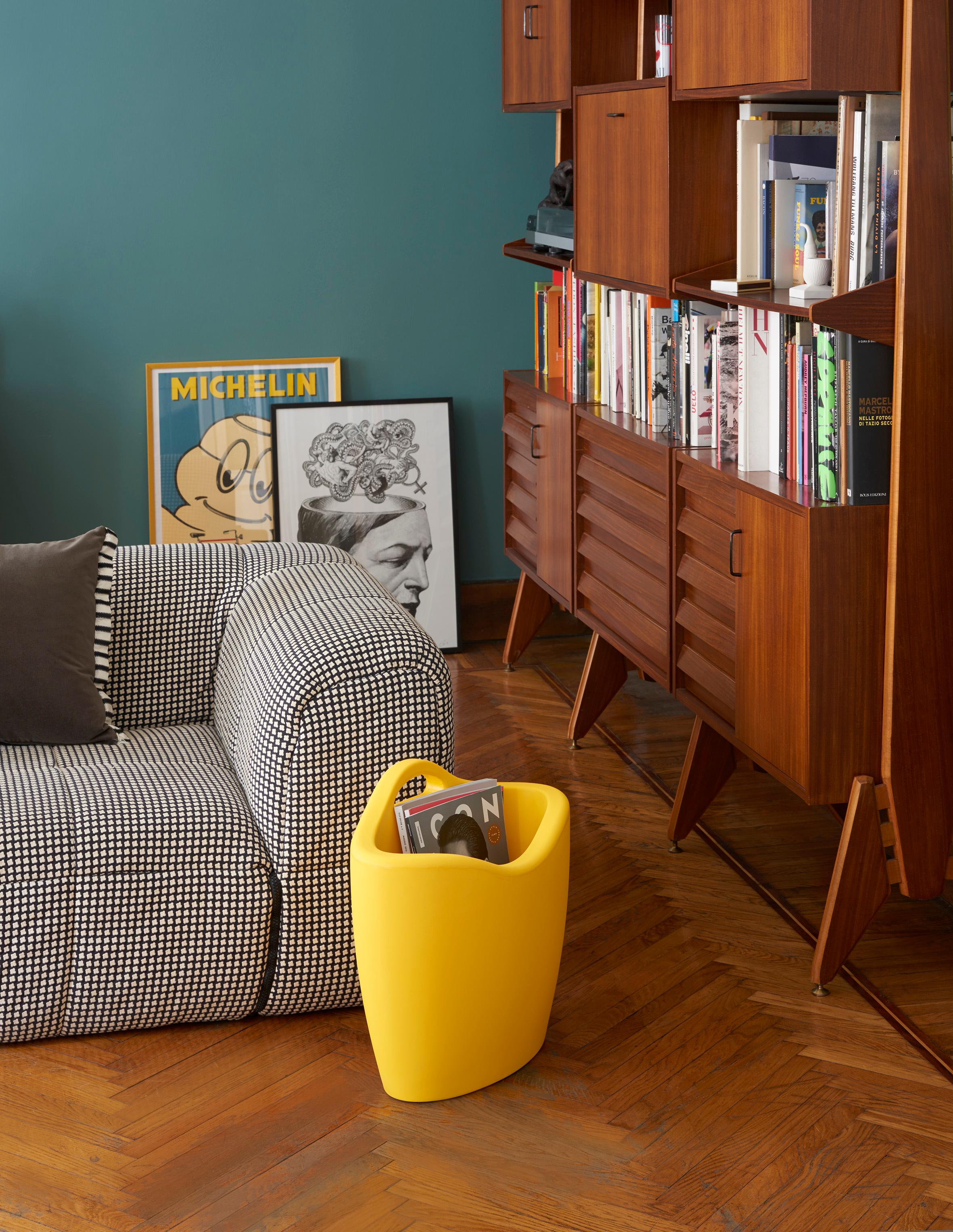 Portariviste Mag Lime Green di Eli Jacobson
Dimensioni: D 25 x L 47 x H 46 cm.
Materiali: Polietilene.
Peso: 3 kg.

Disponibile in diverse opzioni di colore. Questo prodotto è adatto all'uso interno ed esterno. Disponibile nelle finiture standard e