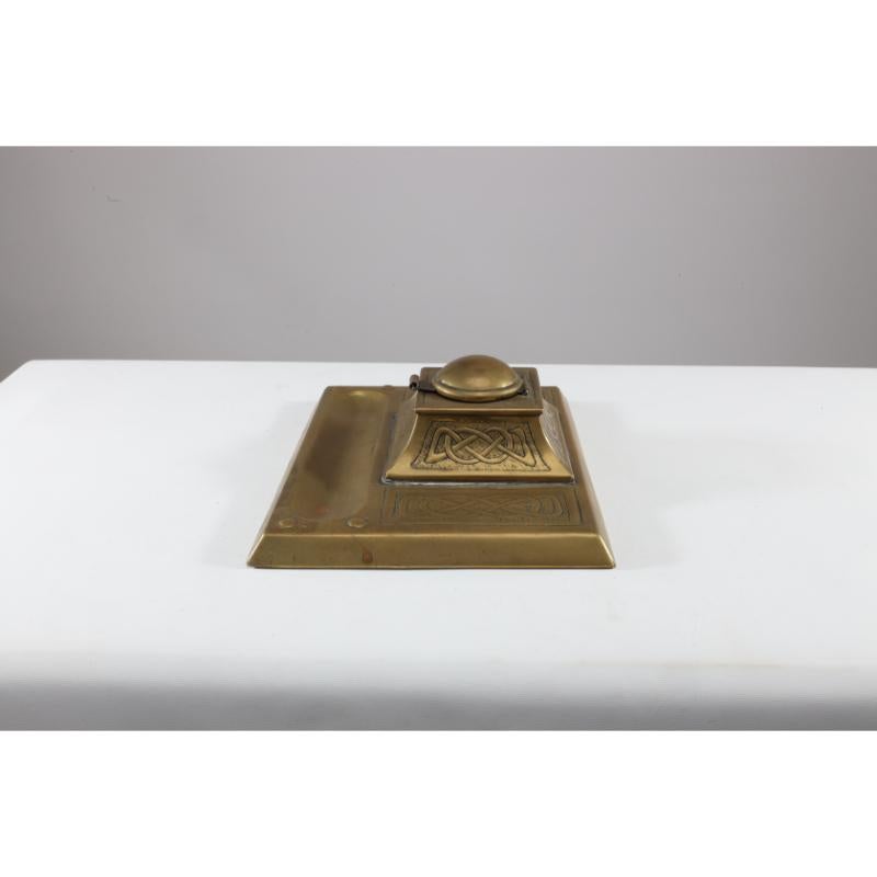Margaret Gilmour School. An Arts & Crafts brass inkwell with Celtic interlacing. For Sale 3