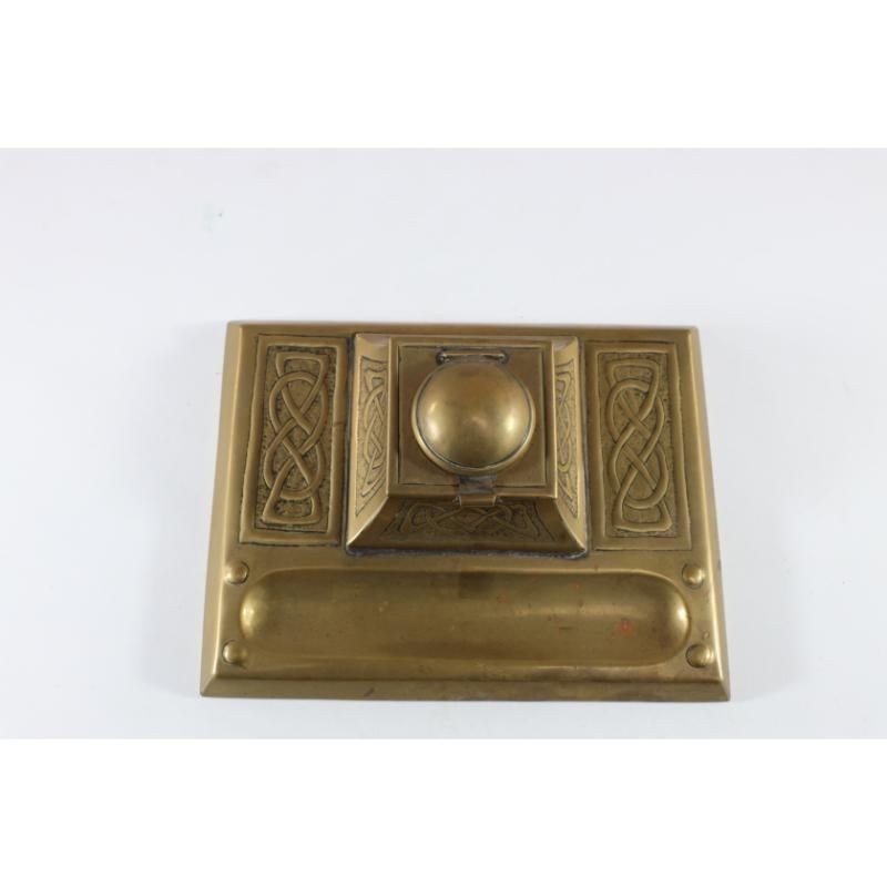 Margaret Gilmour School. An Arts & Crafts brass inkwell with Celtic interlacing. For Sale 4