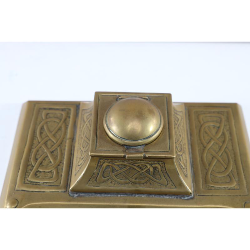 Margaret Gilmour School. An Arts & Crafts brass inkwell with Celtic interlacing. For Sale 10