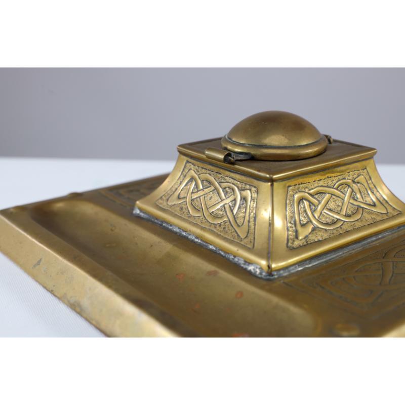 Margaret Gilmour School. An Arts & Crafts brass inkwell with Celtic interlacing. For Sale 11