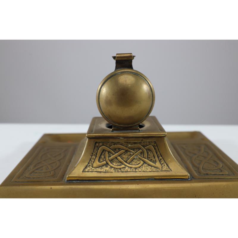 Margaret Gilmour School. An Arts & Crafts brass inkwell with Celtic interlacing. For Sale 9