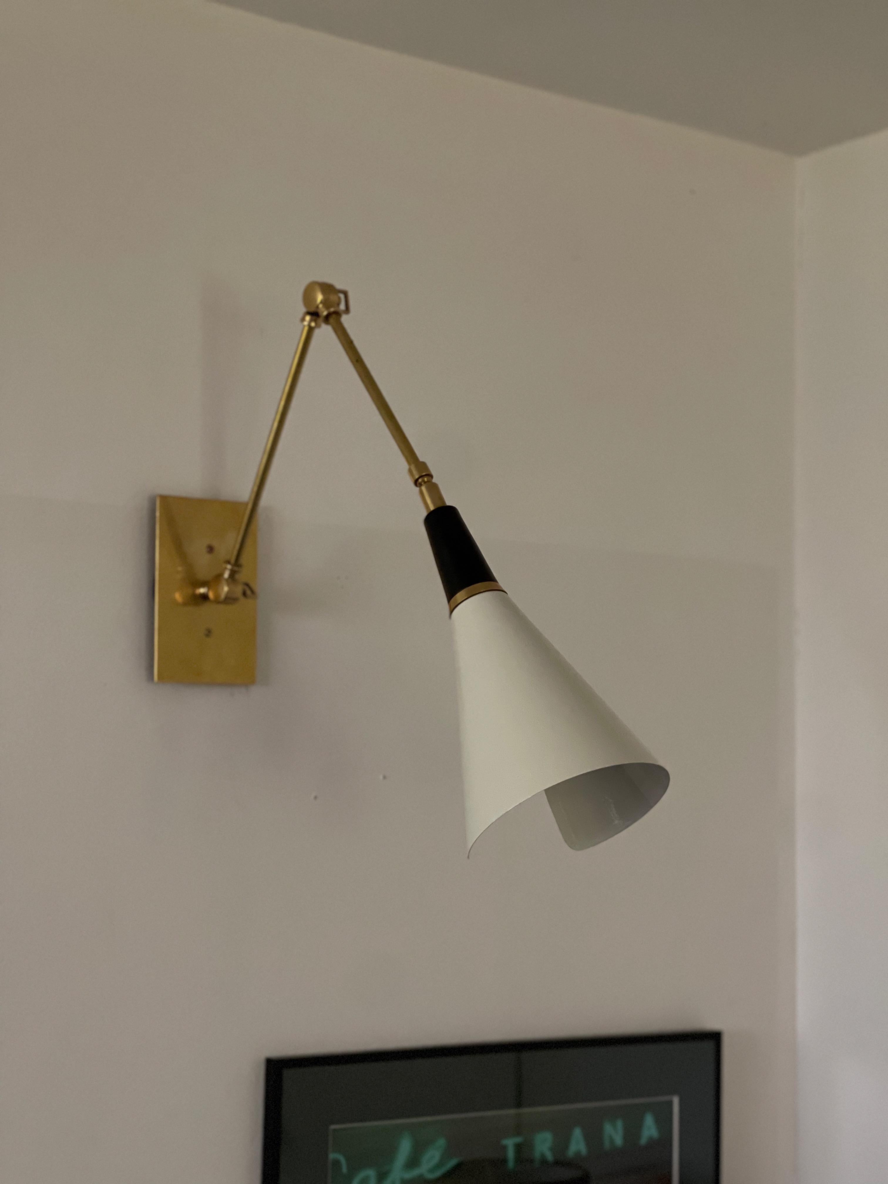 Aplique de Cocina Magari estilo Stilnovo en Bronce, Blanco y Latón Moderno de mediados de siglo en venta
