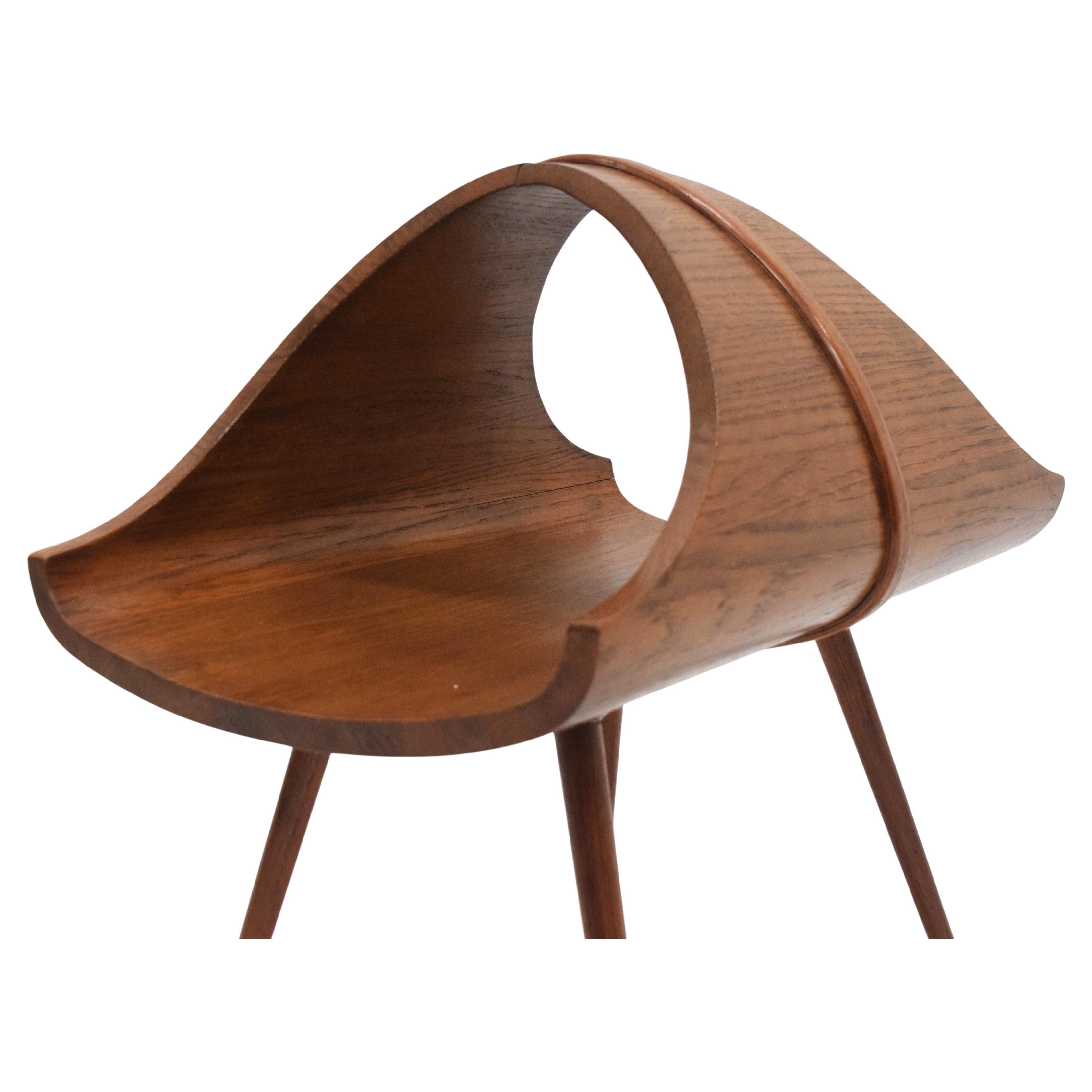 Edicola moderna di metà secolo nello stile di Carl Auböck. Realizzato in teak e Oak.