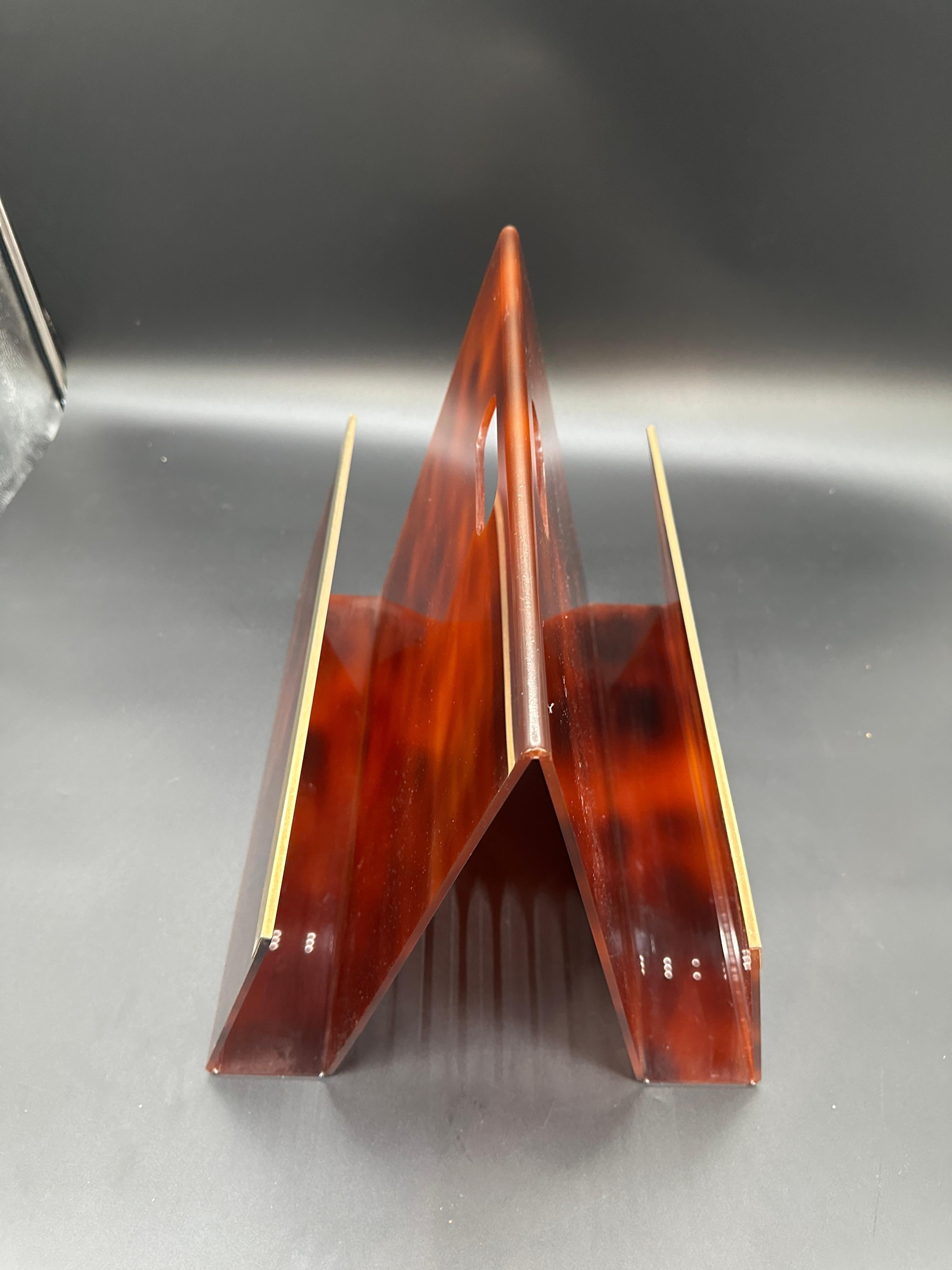 Mid-Century moderno Porta riviste in plexiglass. Italia anni 80 in vendita