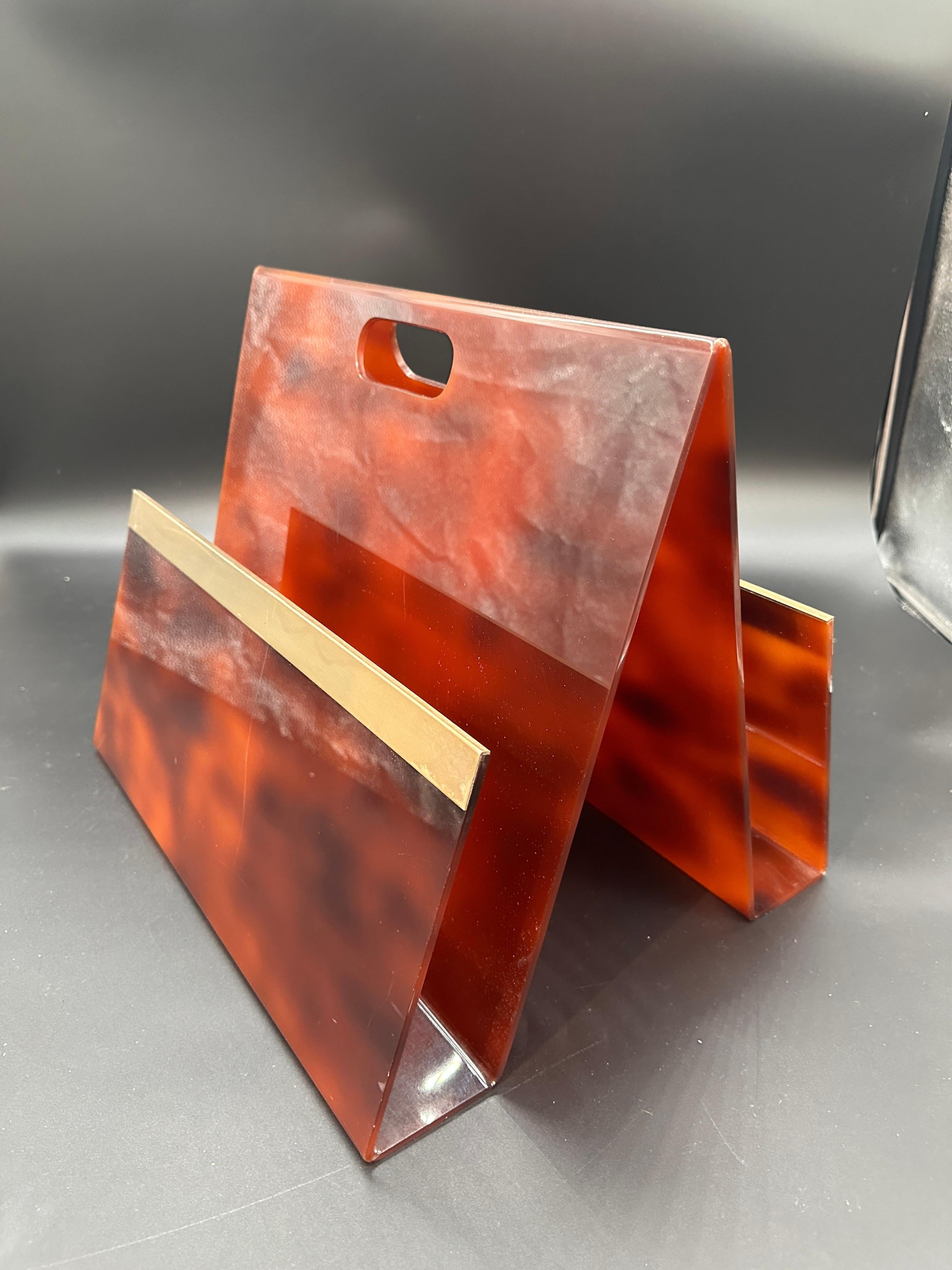 Porta riviste in plexiglass. Italia anni 80 in vendita 1