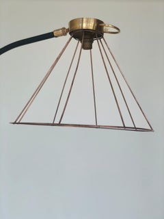 Lampe porte-revues en fer forgé et laiton, ampoule exposée, 1960