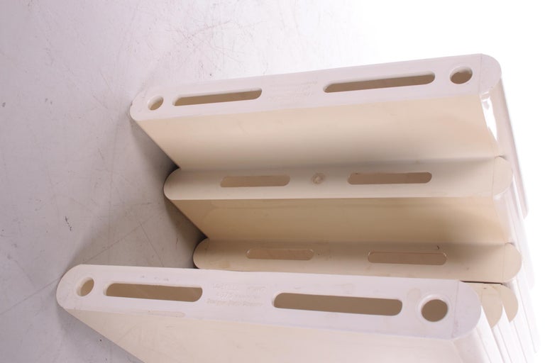 Magazine holder M4675 in Cream Acrylic by Giotto Stoppino for Kartell, 1970s at 1stDibs