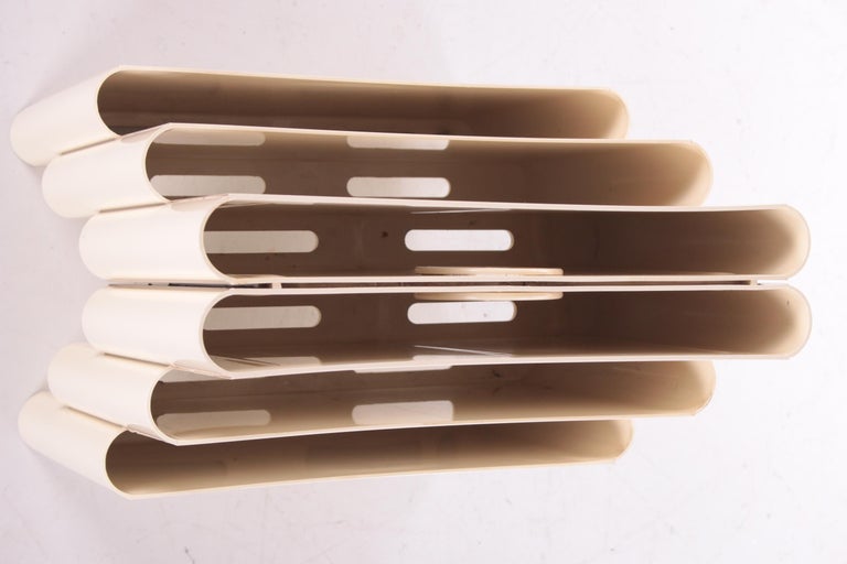 Magazine holder M4675 in Cream Acrylic by Giotto Stoppino for Kartell, 1970s at 1stDibs