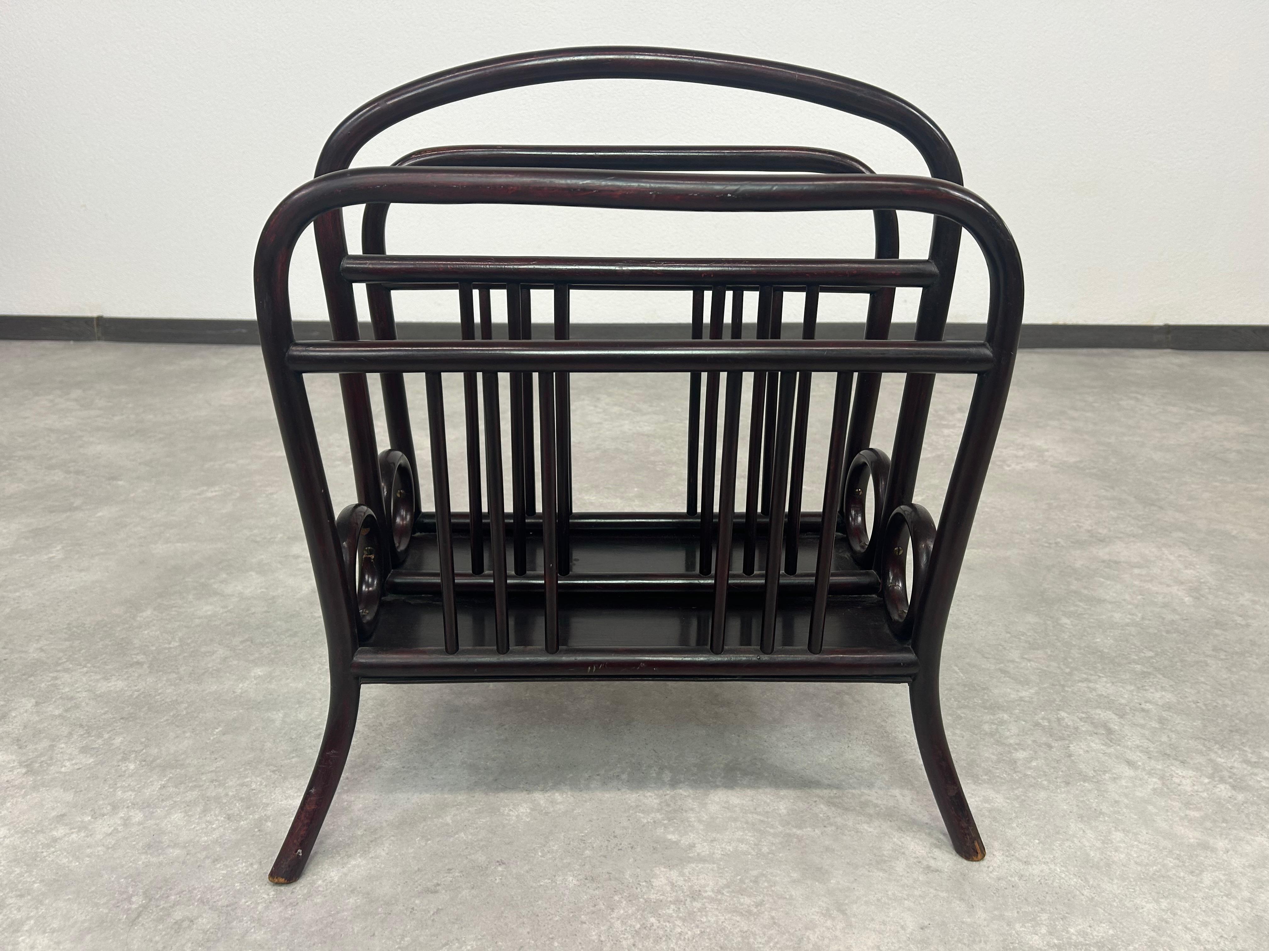 Magazine holder no.33 by Thonet In Good Condition For Sale In Banská Štiavnica, SK