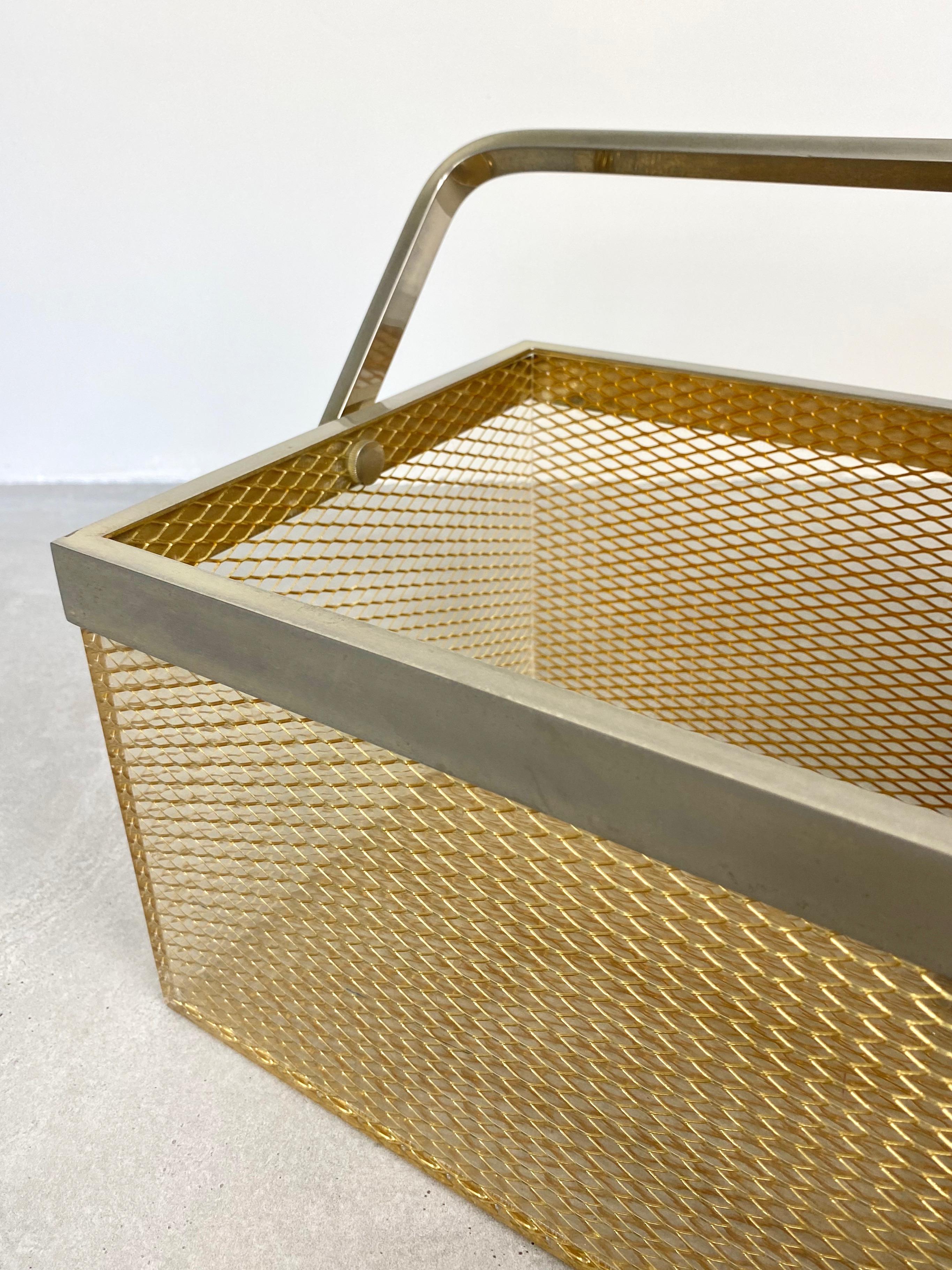 Magazine Holder Rack in Nickel and Netting Lucite, Italy, 1970s For Sale 2