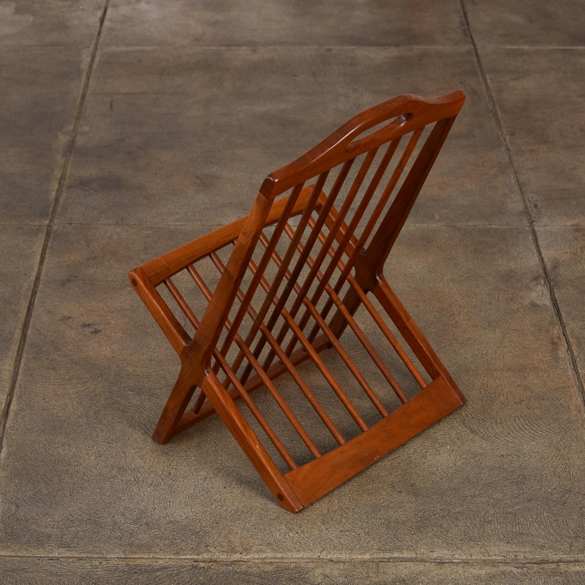 Magazine Rack by Arthur Umanoff for Washington Woodcraft In Excellent Condition In Los Angeles, CA