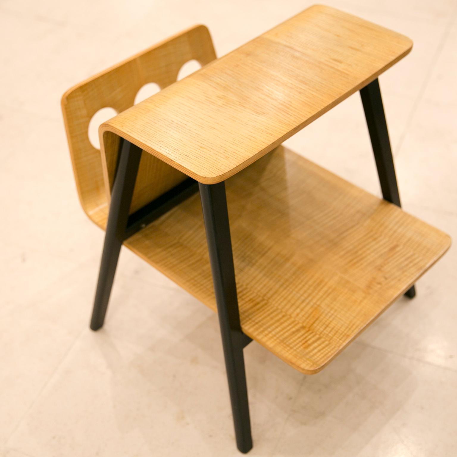 Magazine Rack by Cor Alons for Gouda Den Boer, 1950 im Zustand „Gut“ in Brussels, BE