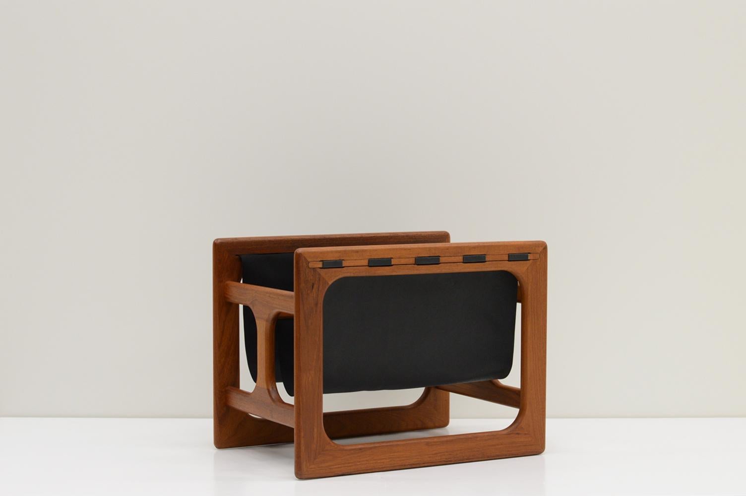 Magazine rack by Salin Møbler, Denmark 60s. Teak frame and black faux leather inlay. This is the double version. Reupholstered and in very good vintage condition. 

Request a quote for the latest shipping rates