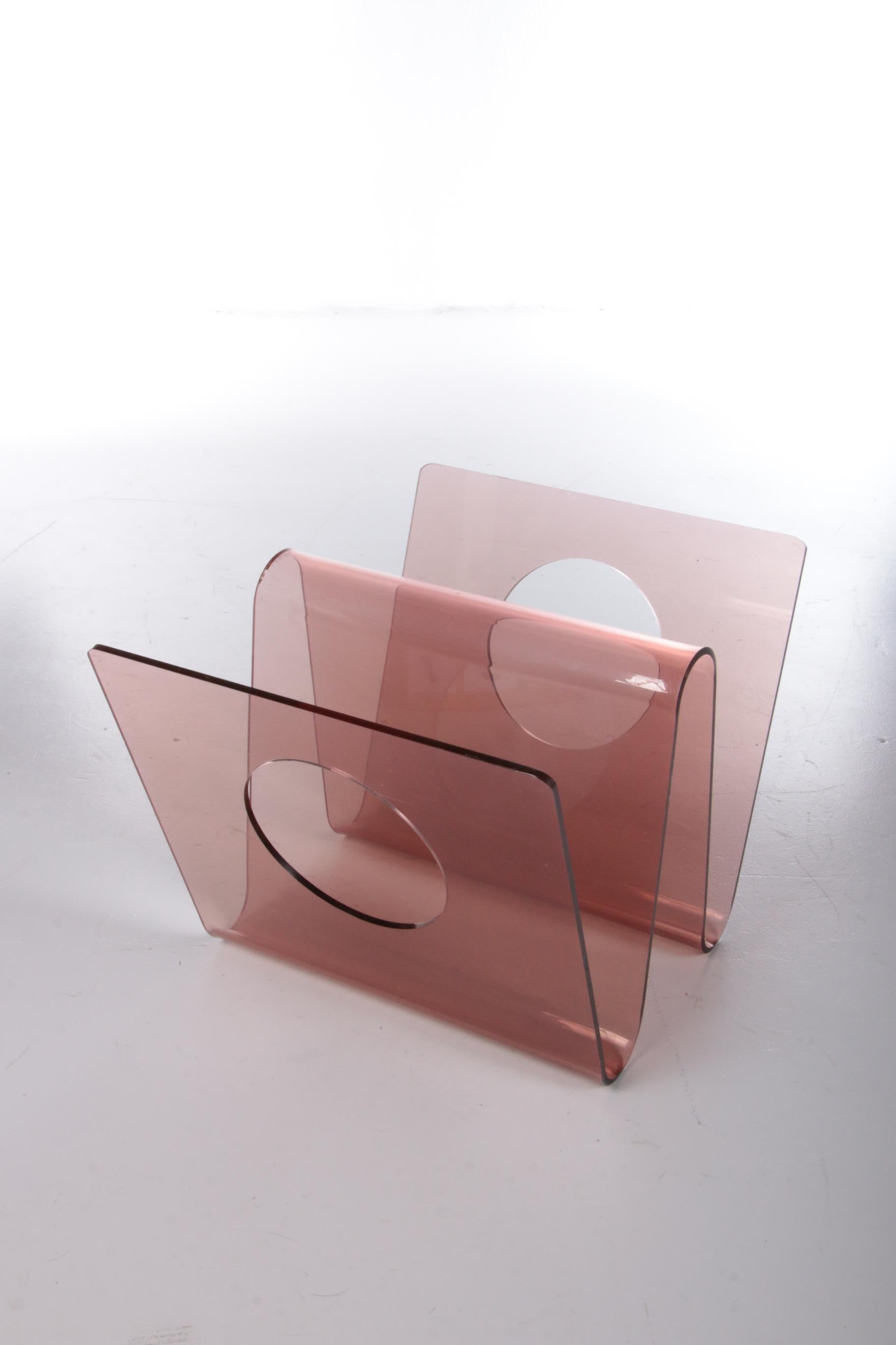 Magazine rack design by Michel Dumas made by Roche Bobois 1960


Beautiful French magazine rack to store all your magazines.

Made of smoked plexiglass by Roche Bobois in the 1960s.

The design is beautiful with two round rings as handles.