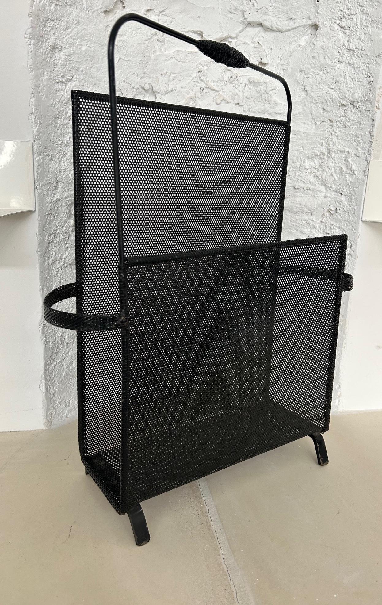 Metallo Portariviste in metallo traforato disegnato da Mathieu Mategot, circa 1950 in vendita