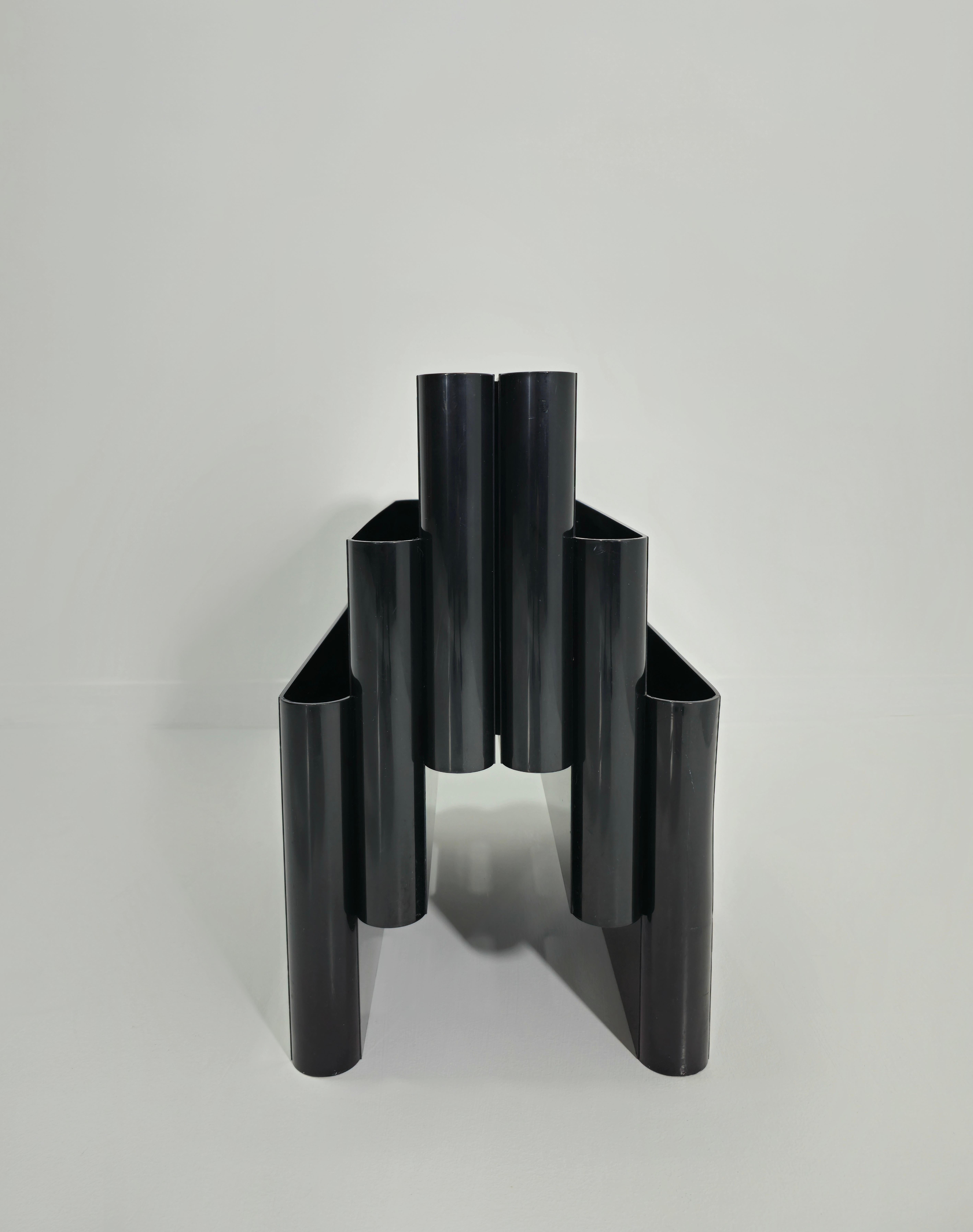 Mid-Century Modern Magazine Rack Giotto Stoppino for Kartell Black Plastic Midcentury Italy 1970s For Sale