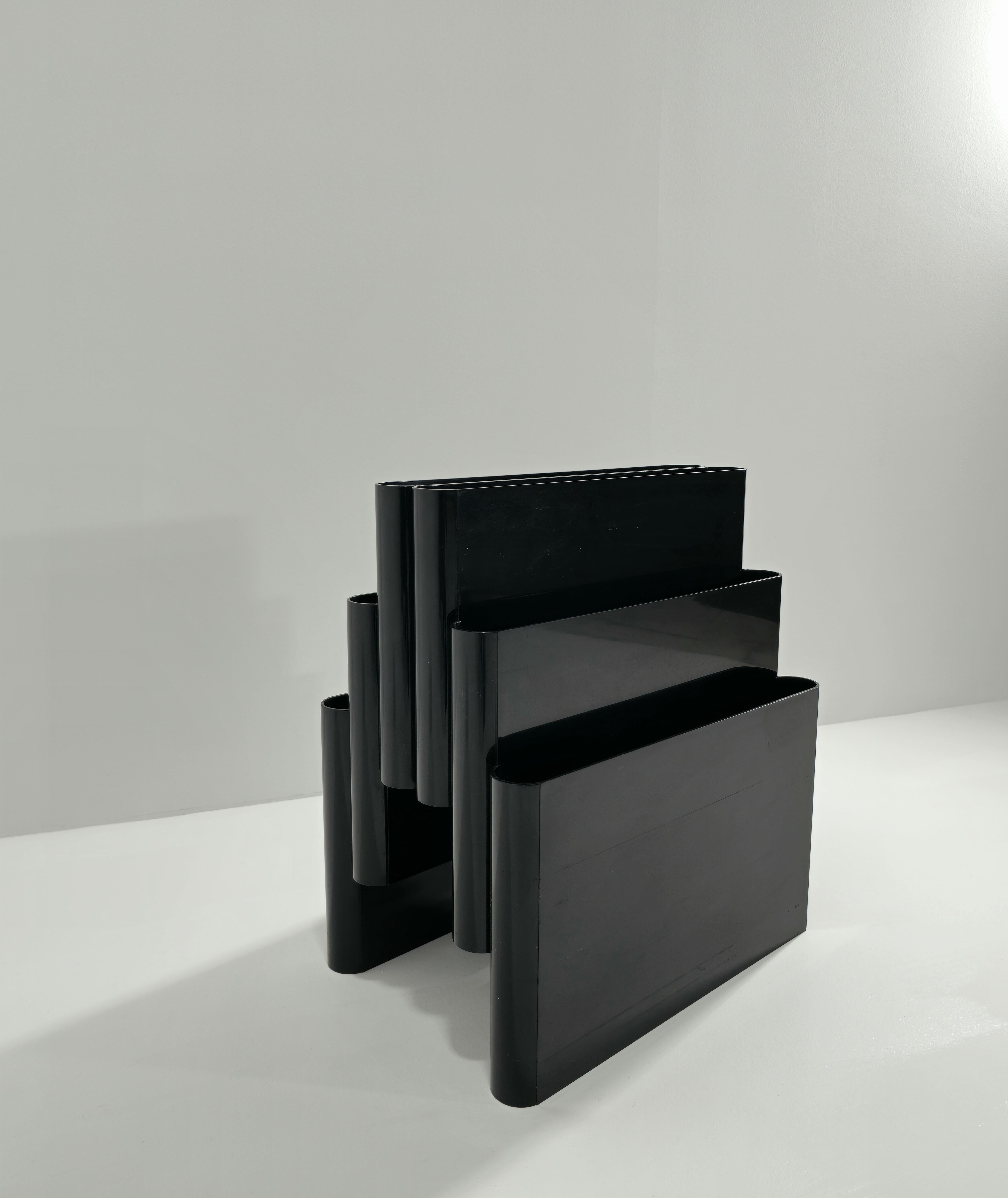 20th Century Magazine Rack Giotto Stoppino for Kartell Black Plastic Midcentury Italy 1970s For Sale